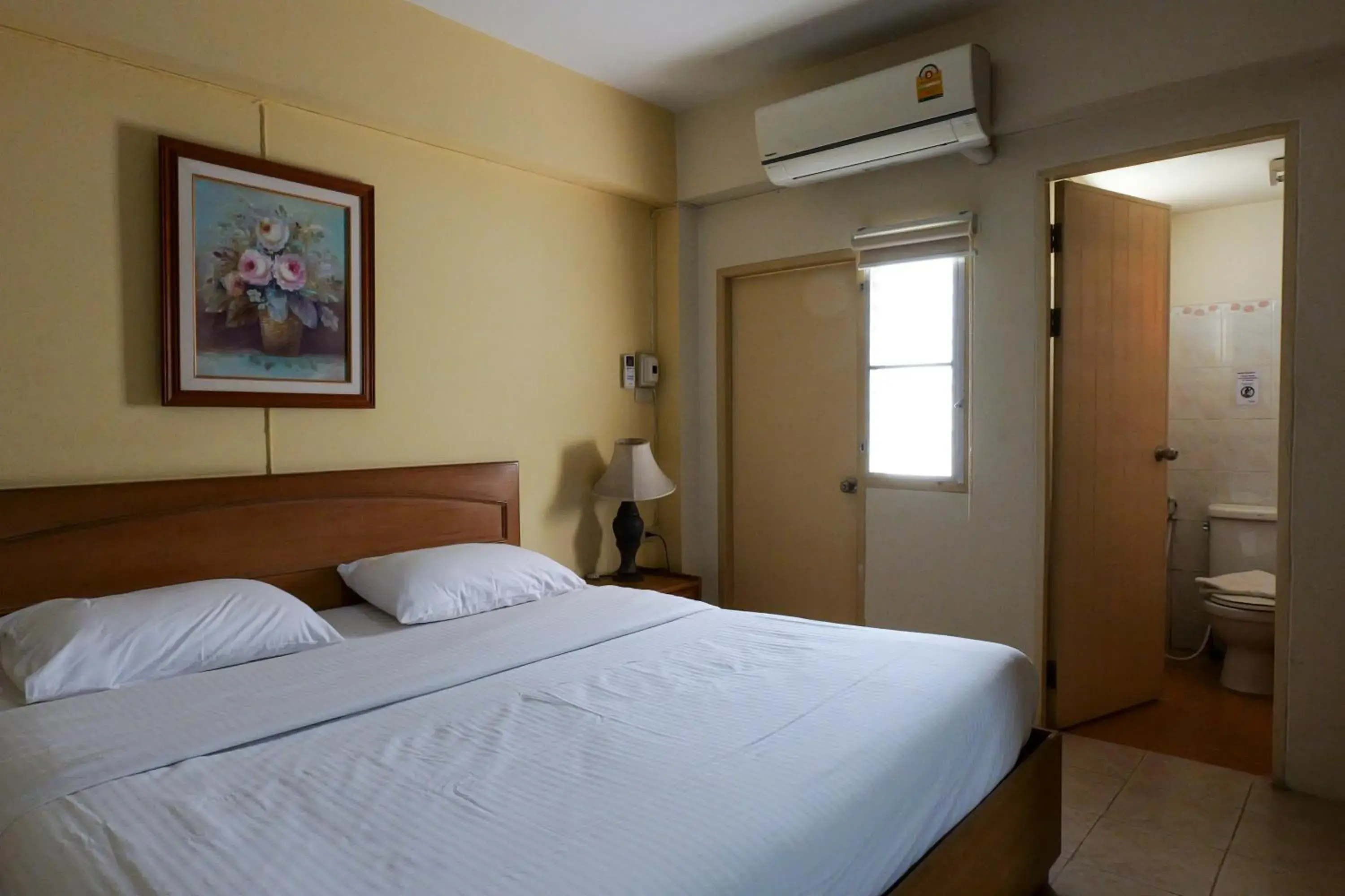 Bed in โรงแรมมูนแอนด์ซัน Moon and Sun Hotel Bed in โรงแรมมูนแอนด์ซัน Moon and Sun Hotel