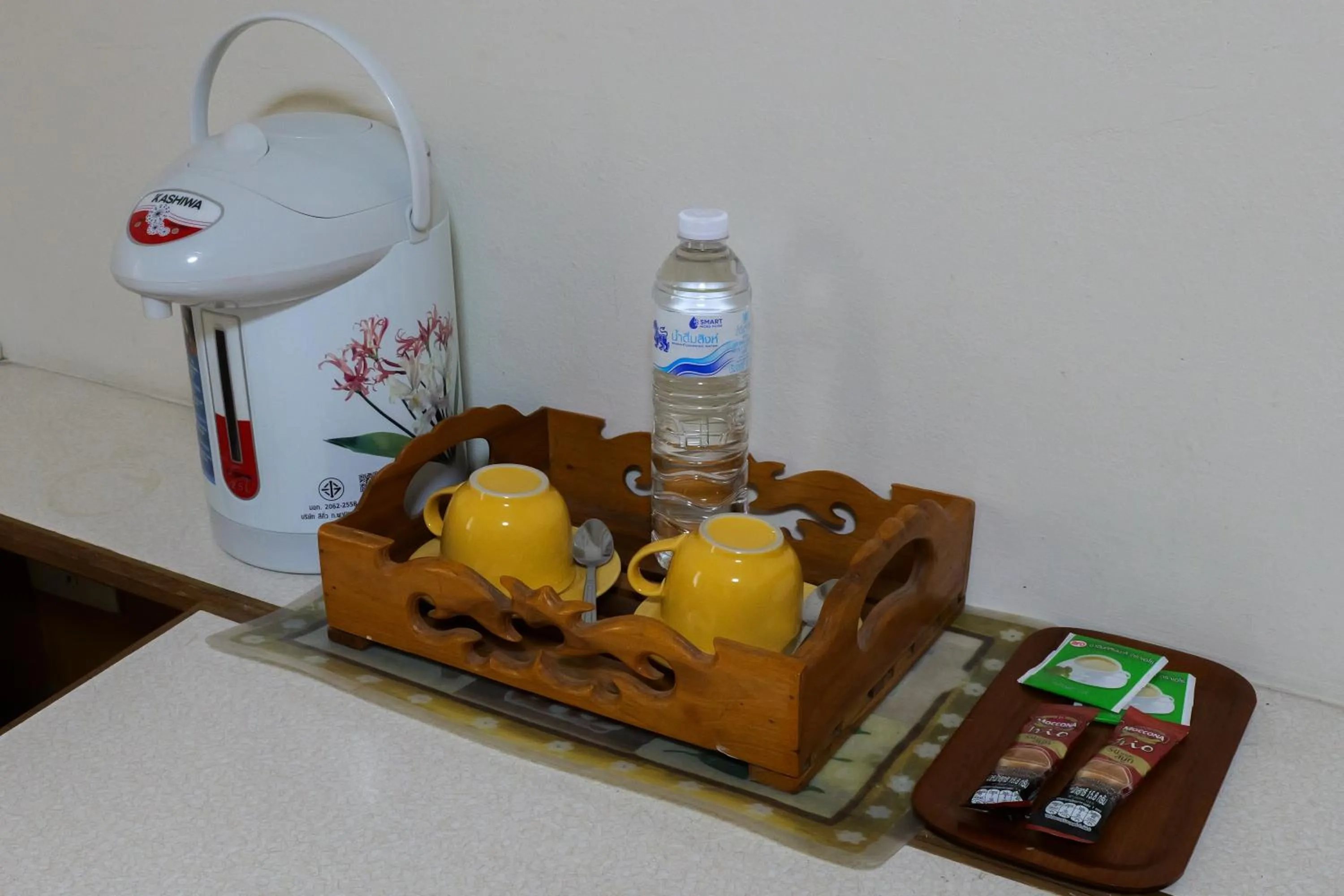 Coffee/tea facilities in โรงแรมมูนแอนด์ซัน Moon and Sun Hotel