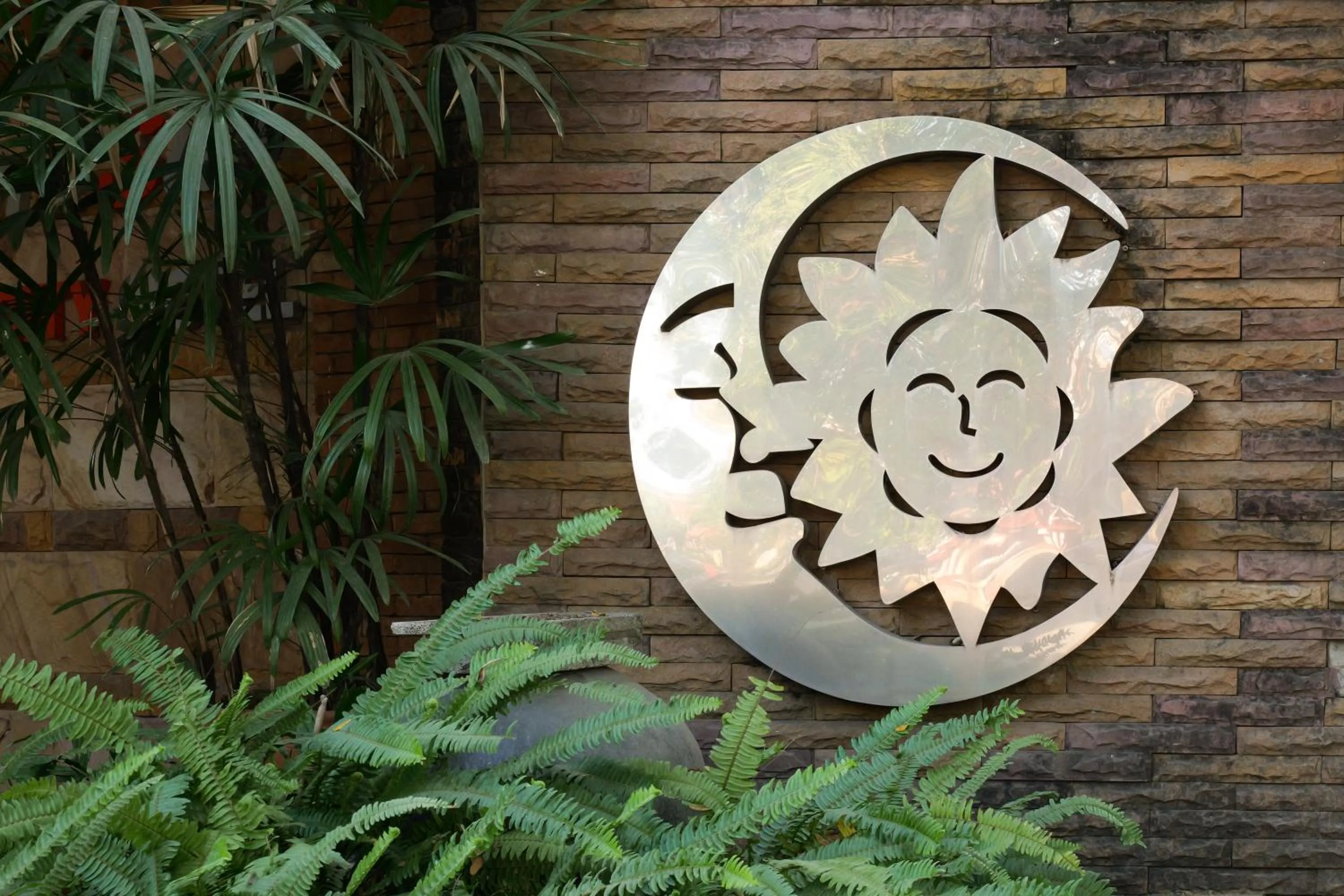 Logo/Certificate/Sign in โรงแรมมูนแอนด์ซัน Moon and Sun Hotel