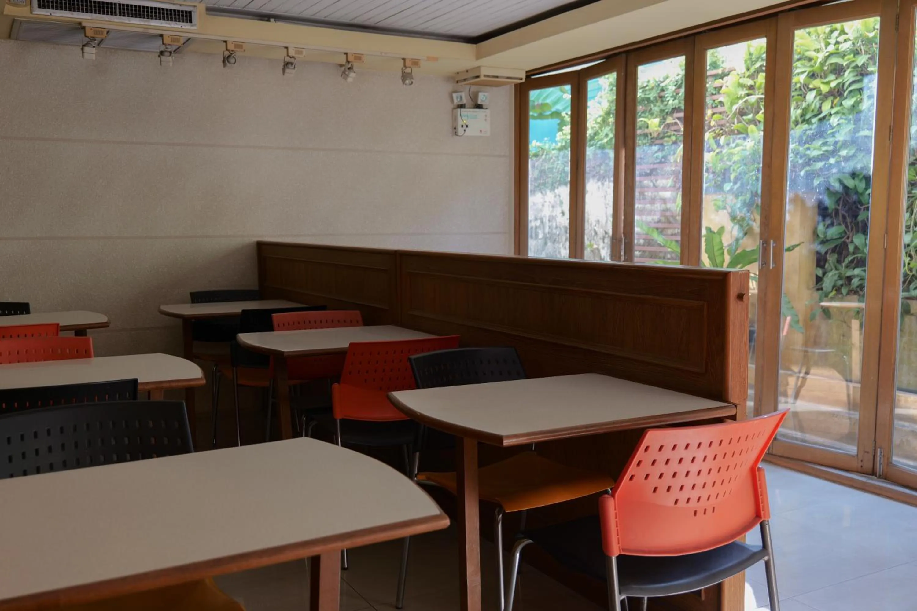 Restaurant/places to eat in โรงแรมมูนแอนด์ซัน Moon and Sun Hotel