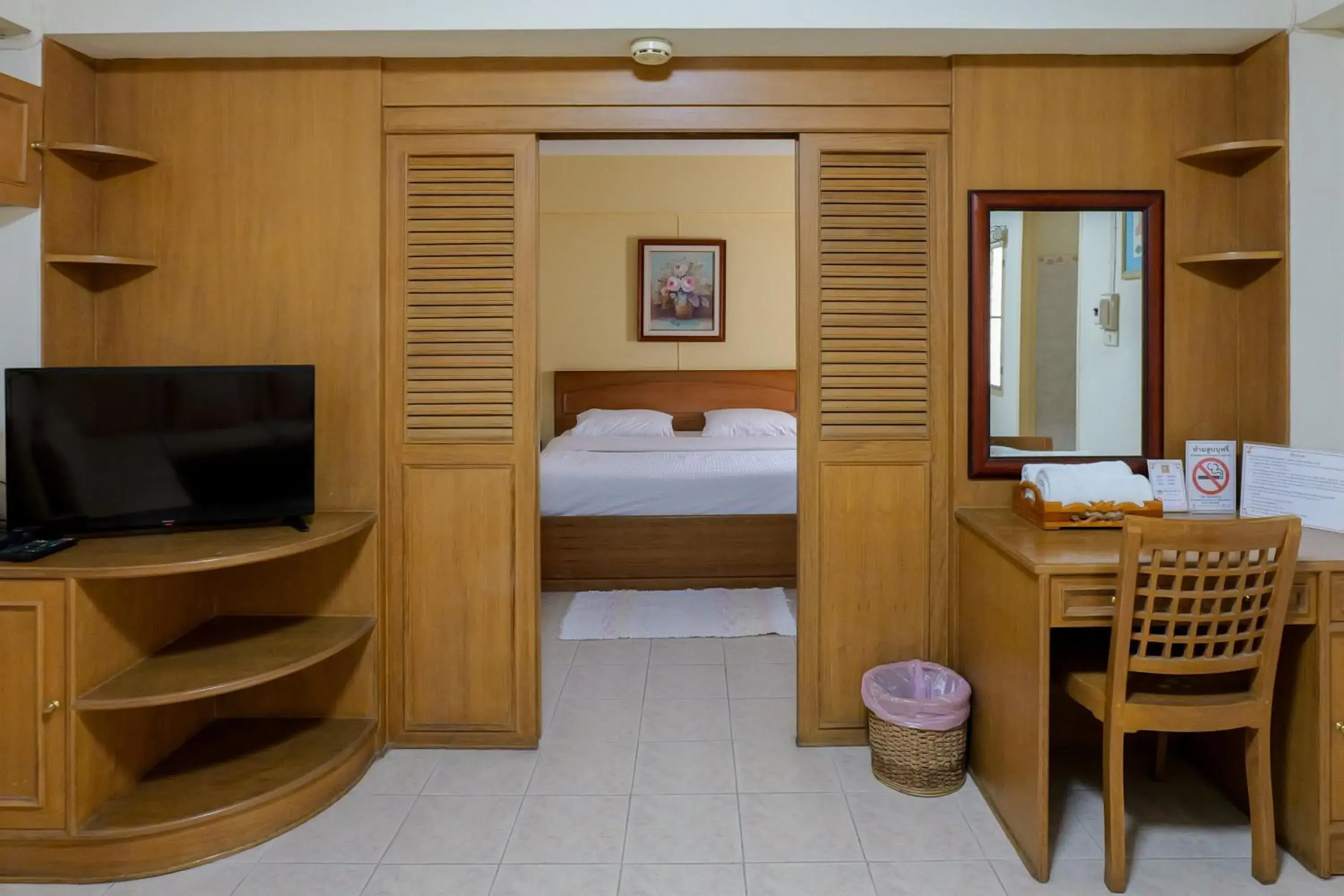 Bed in โรงแรมมูนแอนด์ซัน Moon and Sun Hotel Bed in โรงแรมมูนแอนด์ซัน Moon and Sun Hotel