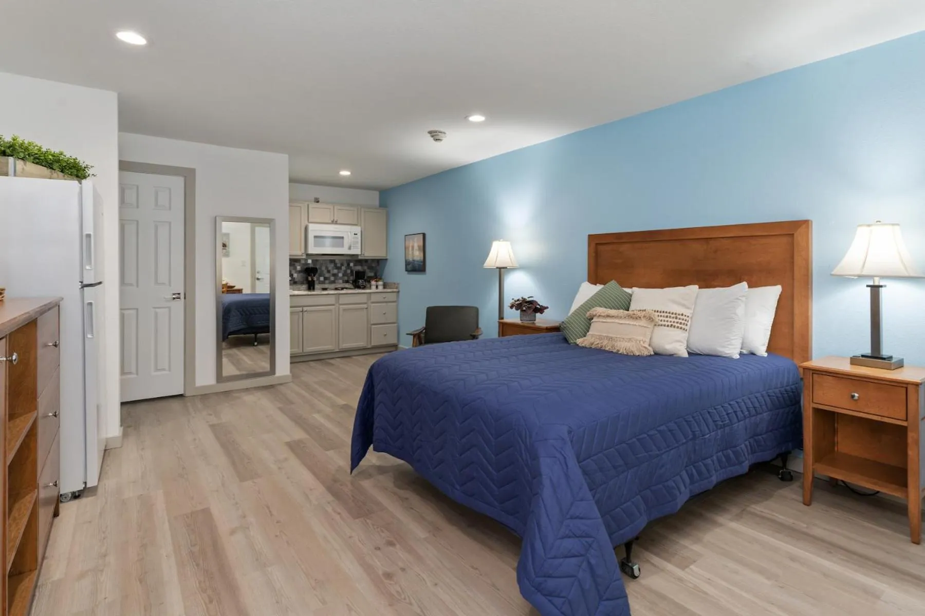 Bed in Extended Stay Gun Barrel City