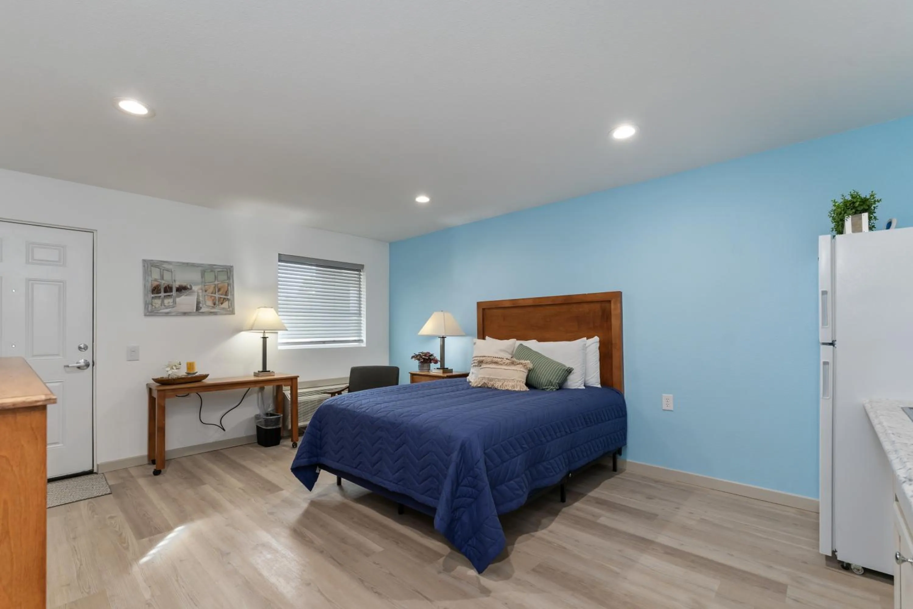 Bed in Extended Stay Gun Barrel City