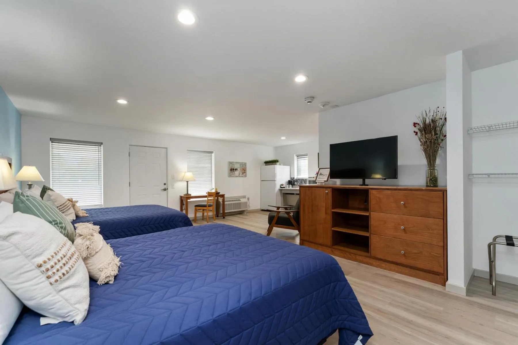 Bed in Extended Stay Gun Barrel City