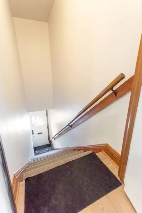 Free Parking, Beautiful 4 1/2-2 BR apartment