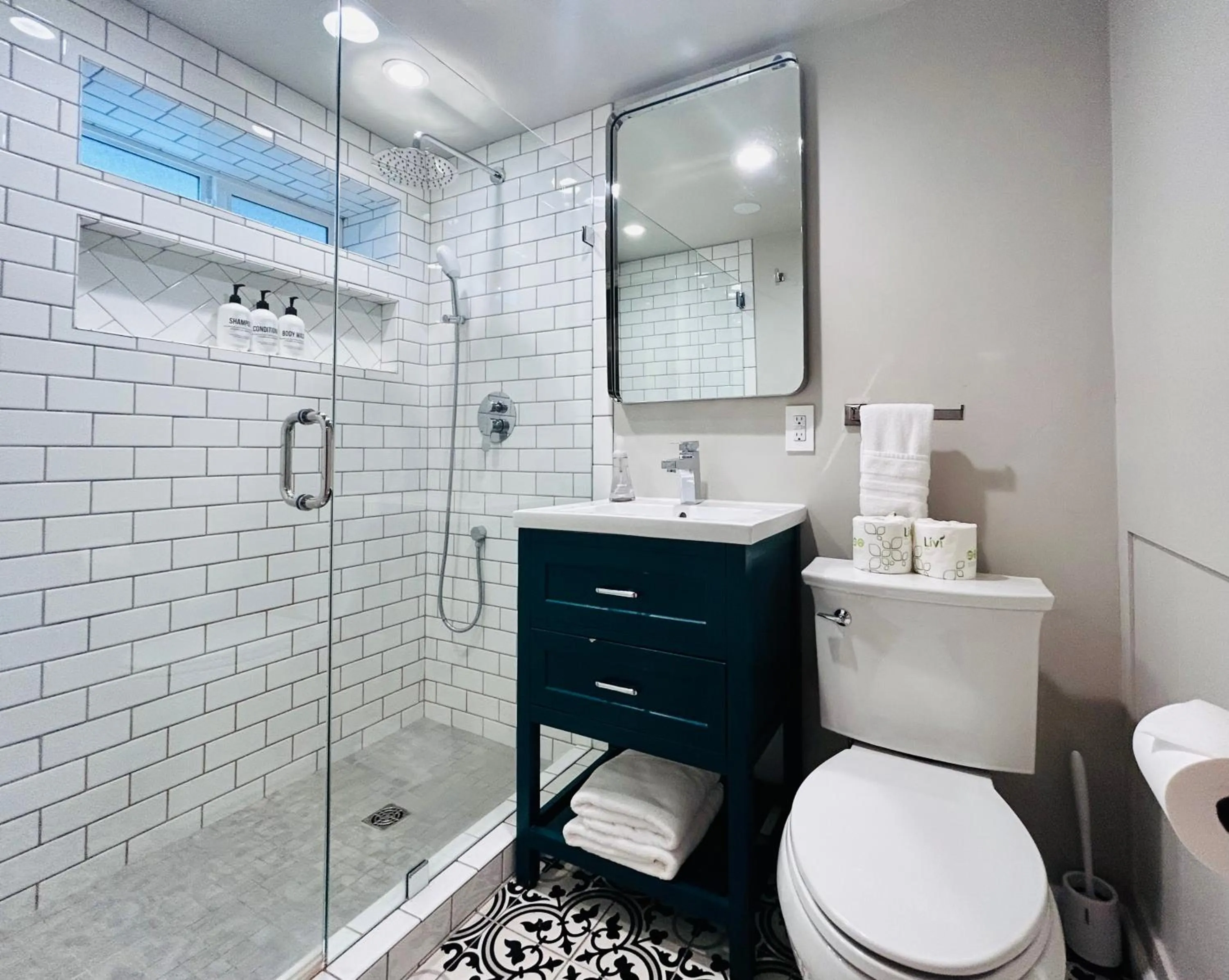 Other in Celebration Chalet! Quant, cozy, a few blocks from BSU and close to downtown Boise, Fireplace, 4 beds, and seating for 6 Pets Welcome!