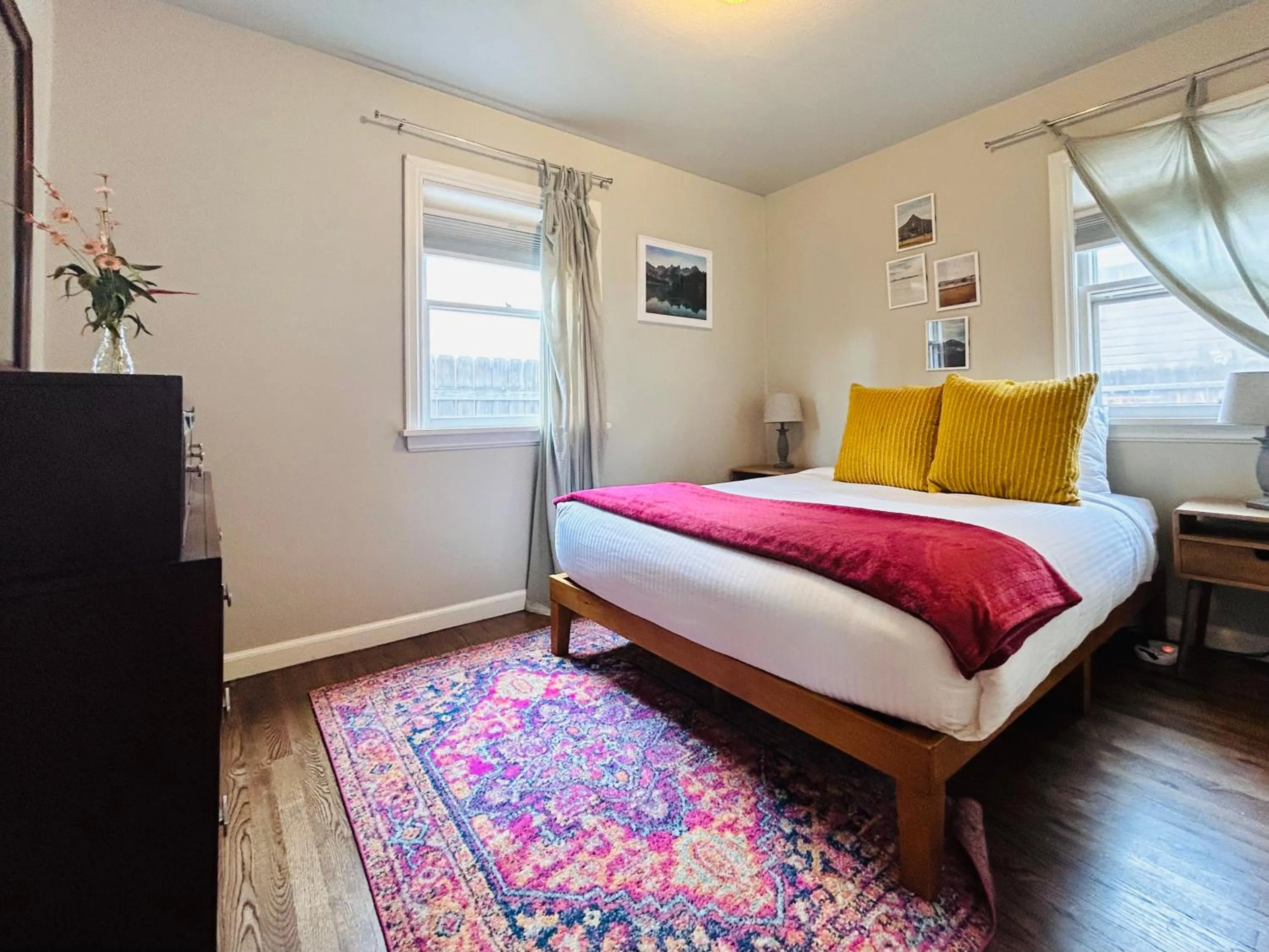 Other, Bed in Celebration Chalet! Quant, cozy, a few blocks from BSU and close to downtown Boise, Fireplace, 4 beds, and seating for 6 Pets Welcome!