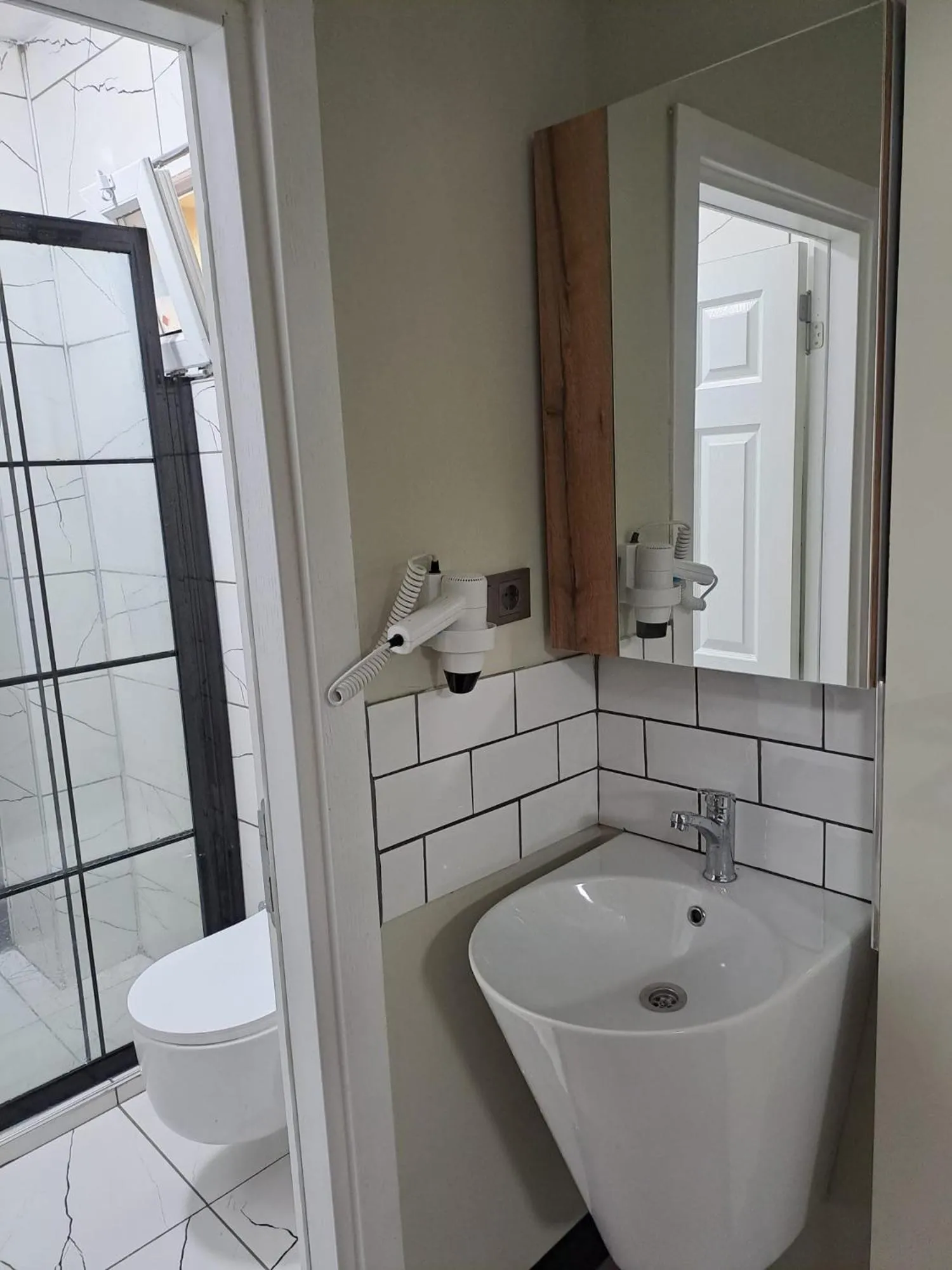 Shower in Taksim Nida Flats