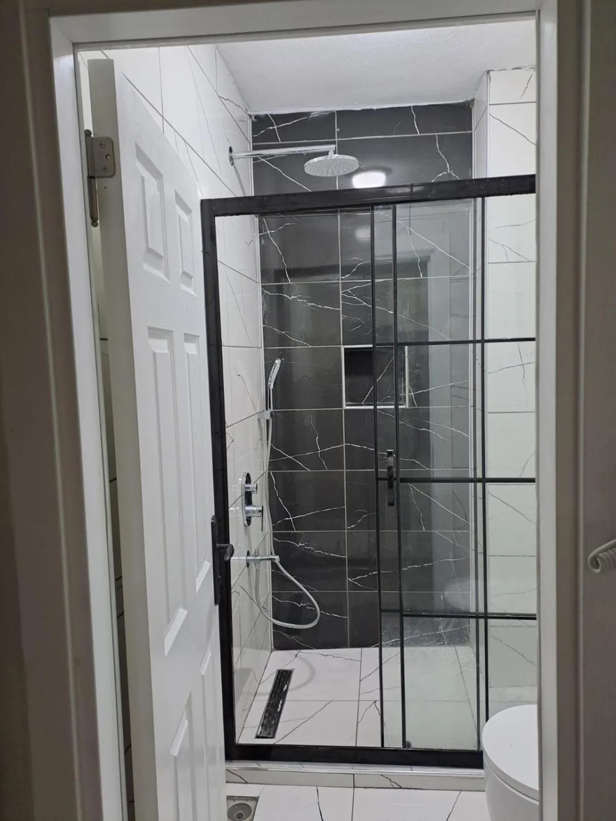 Shower in Taksim Nida Flats