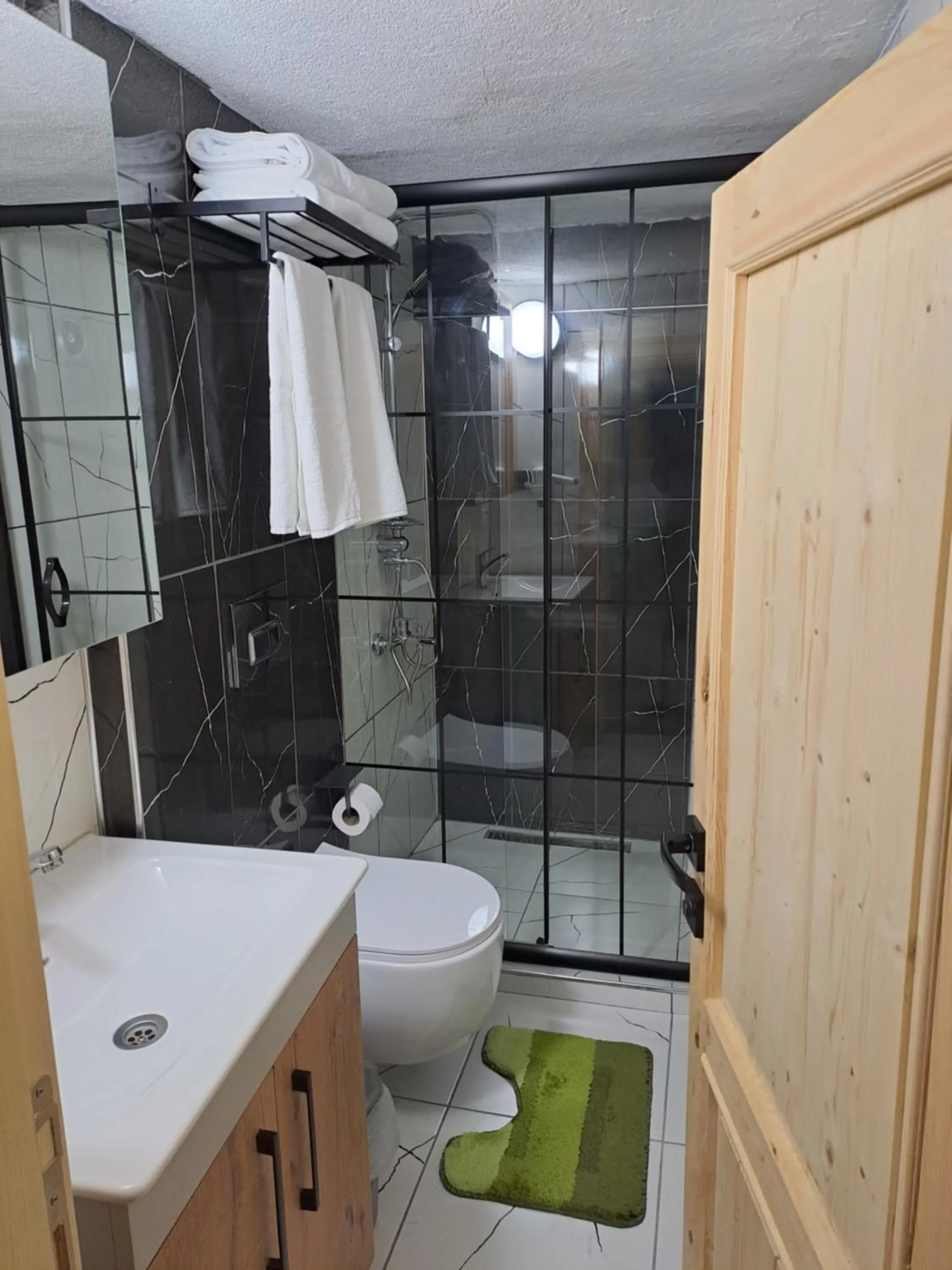 Shower in Taksim Nida Flats
