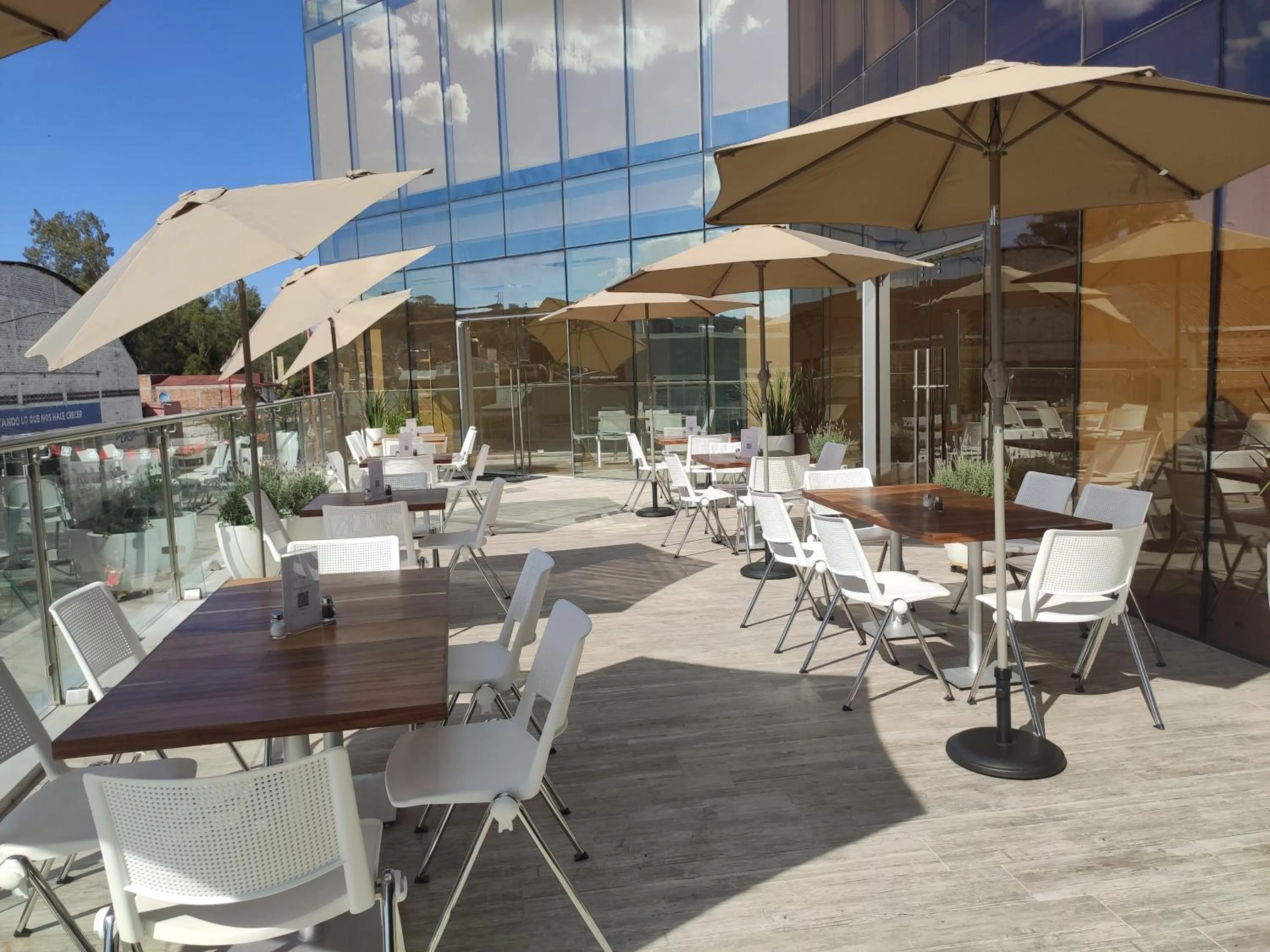 Restaurant/places to eat in Hotel GRALTA