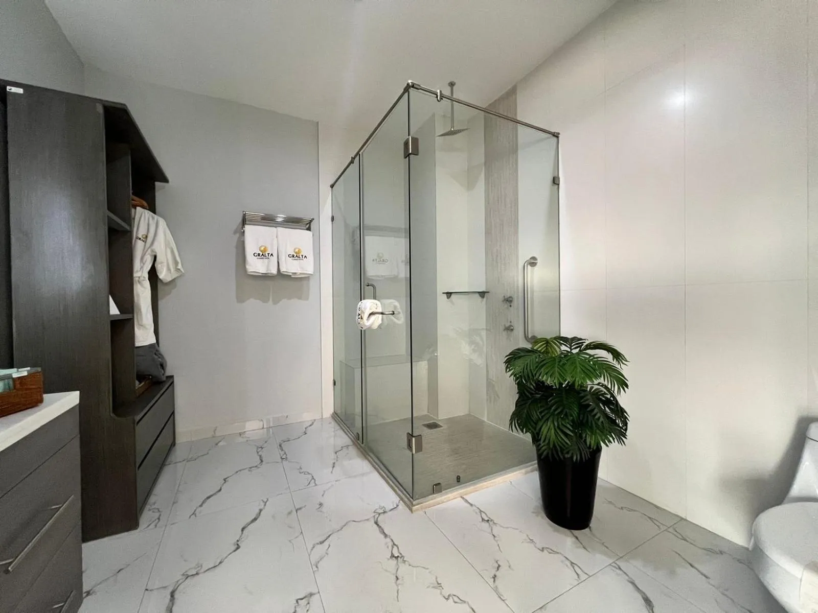 Bathroom in Hotel GRALTA