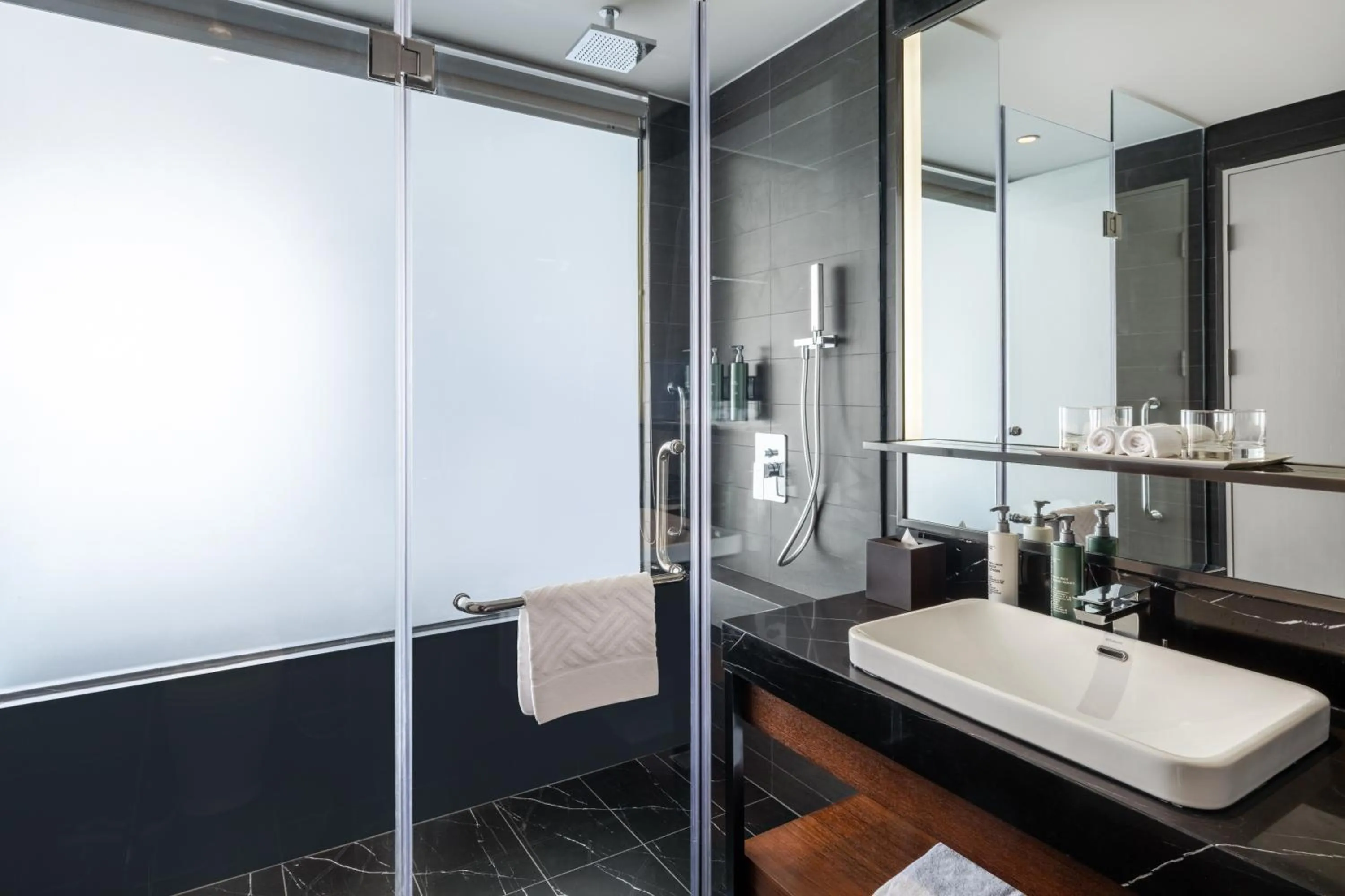 Shower in Hilton Garden Inn Da Nang