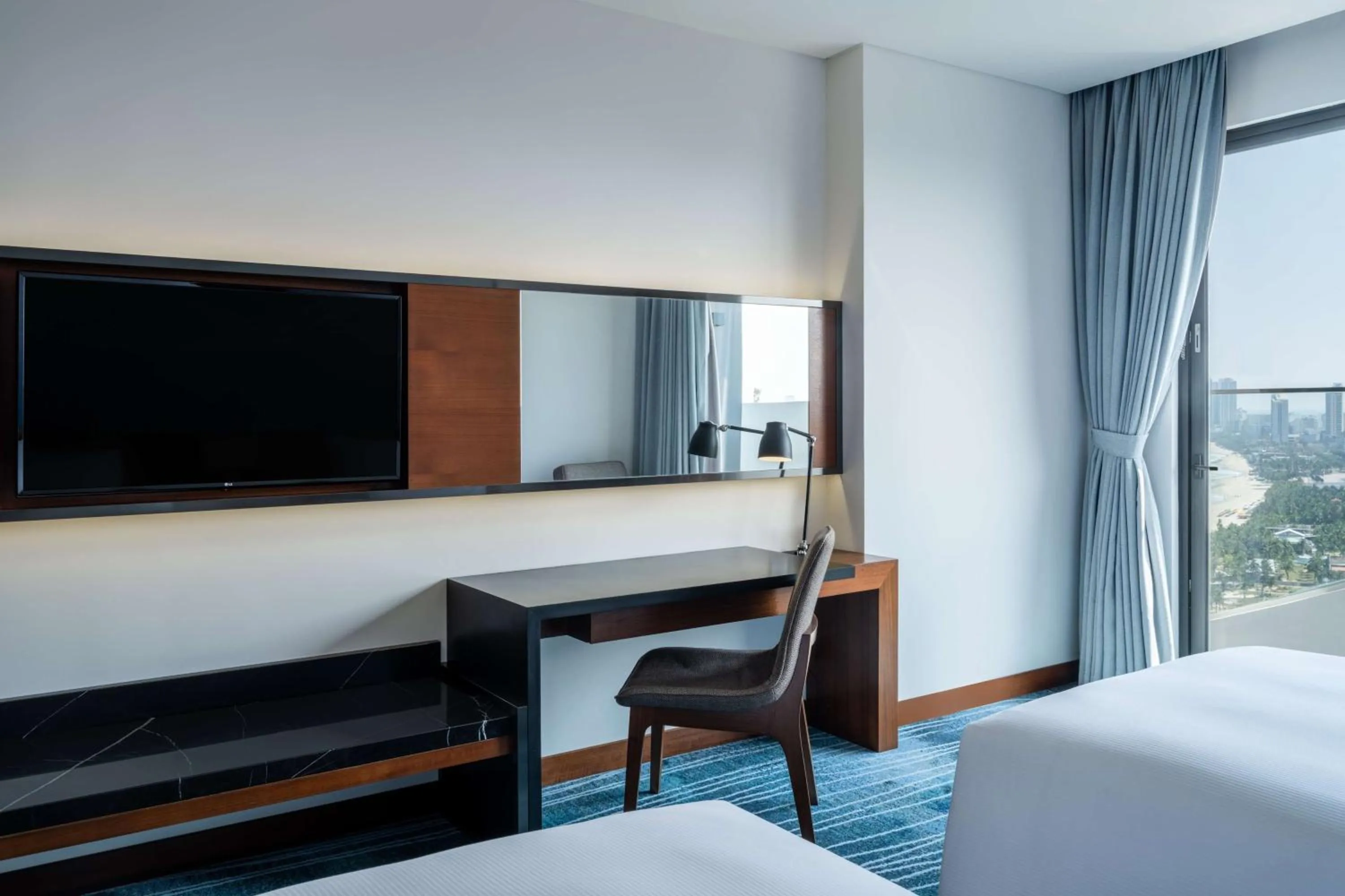 Bedroom, Bed in Hilton Garden Inn Da Nang