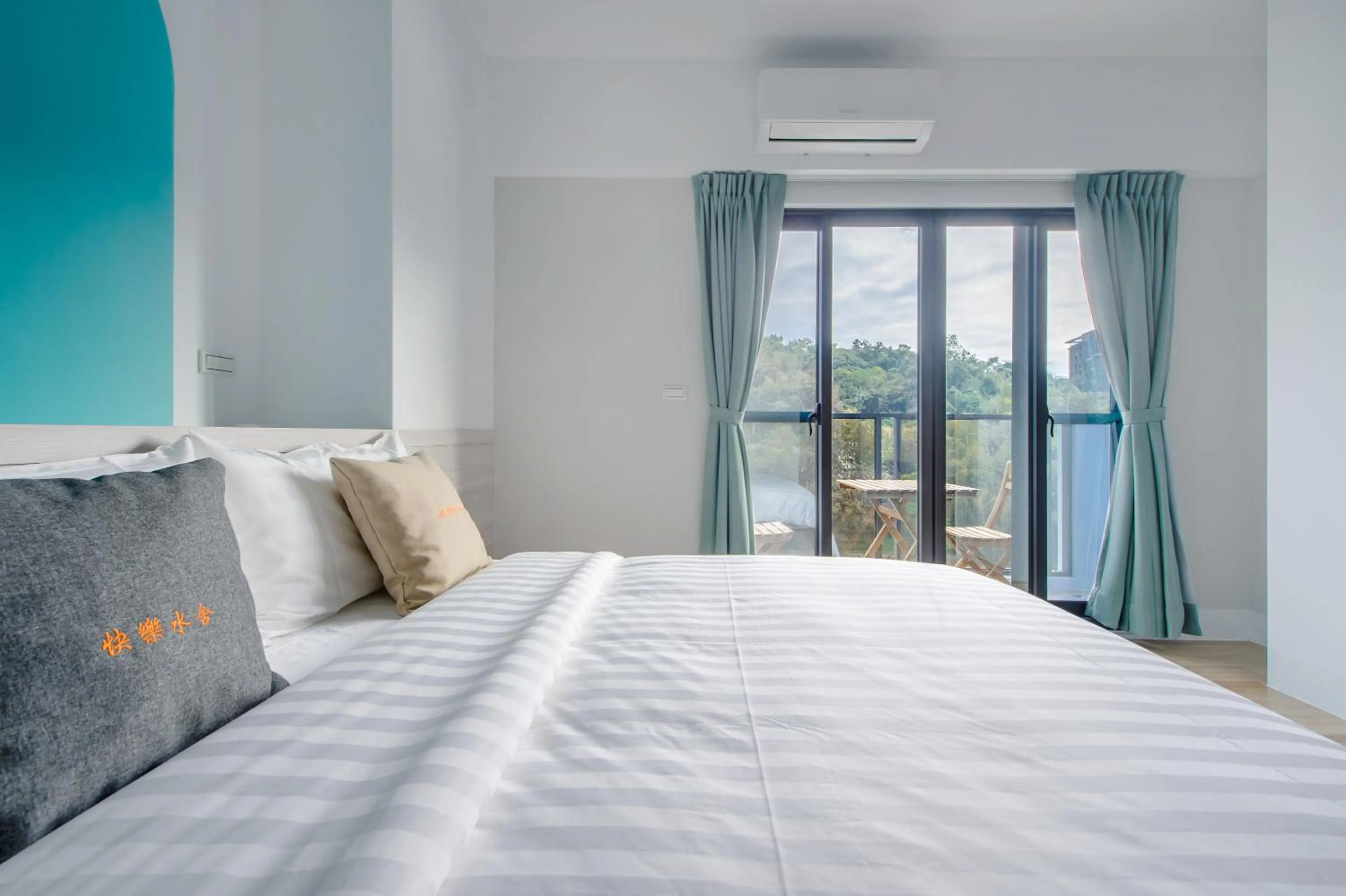 Bedroom, Bed in Water House