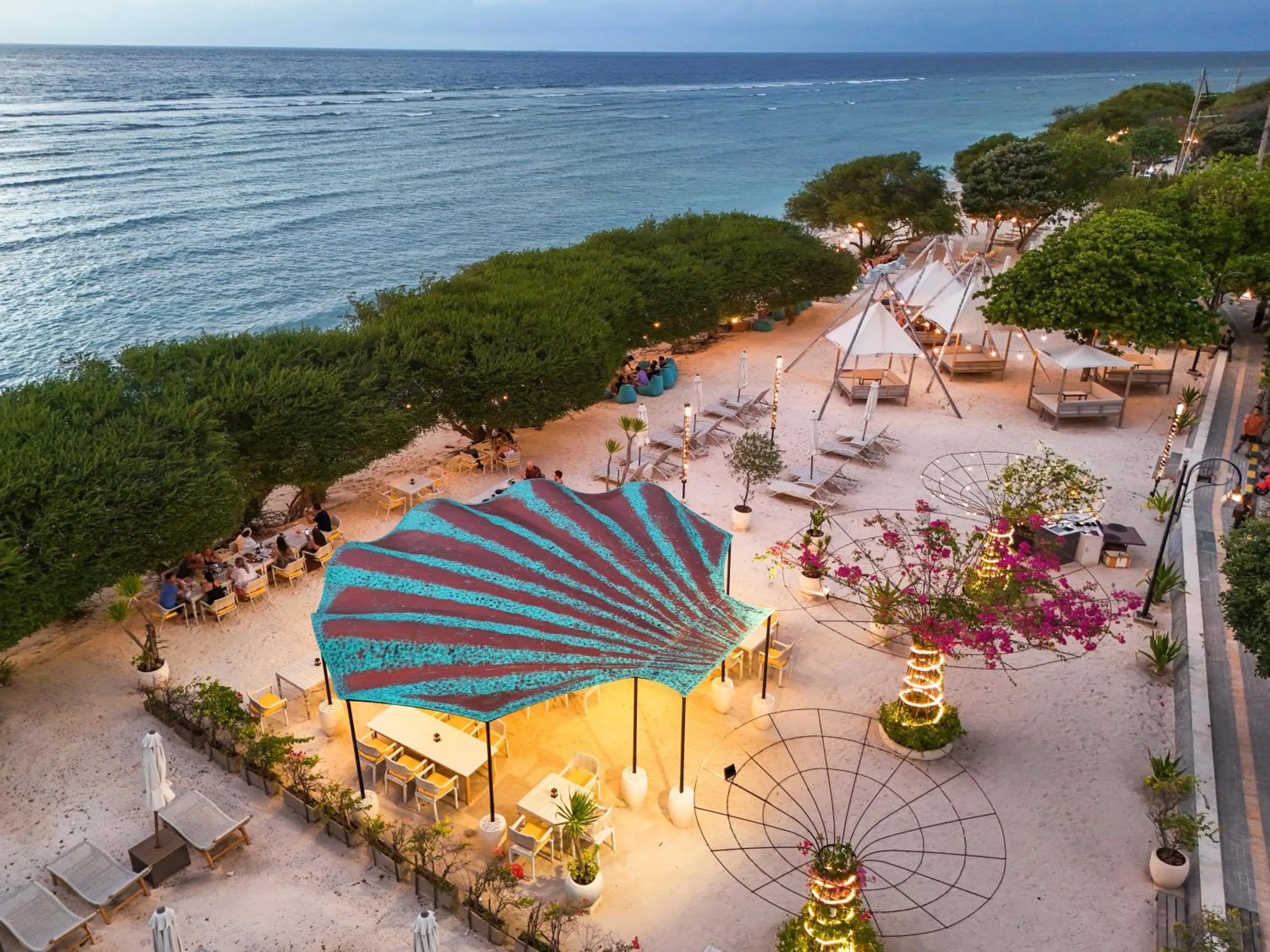 Beach in Pearl Sunset Resort - Sunset Moments, Adults Only