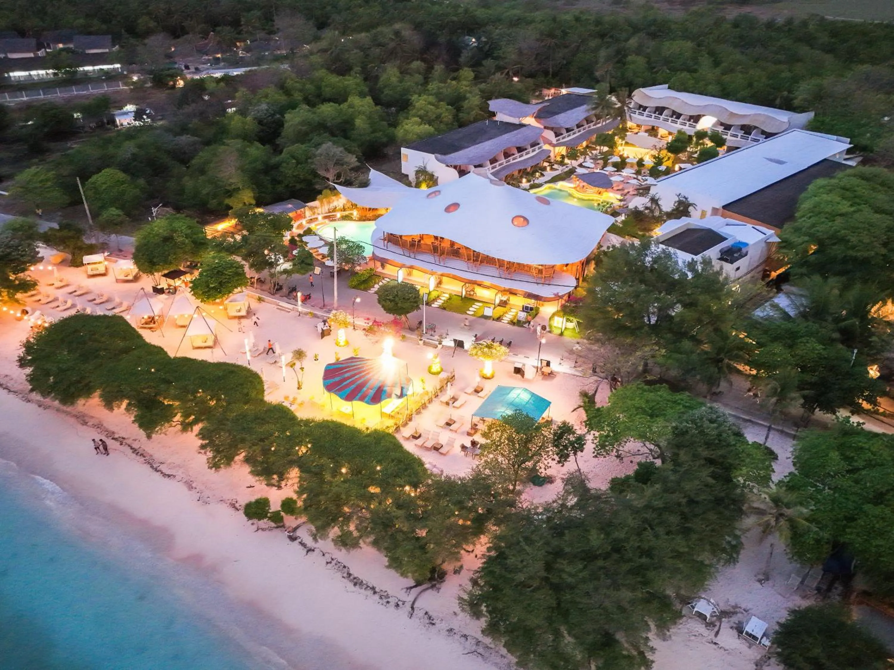 Beach in Pearl Sunset Resort - Sunset Moments, Adults Only