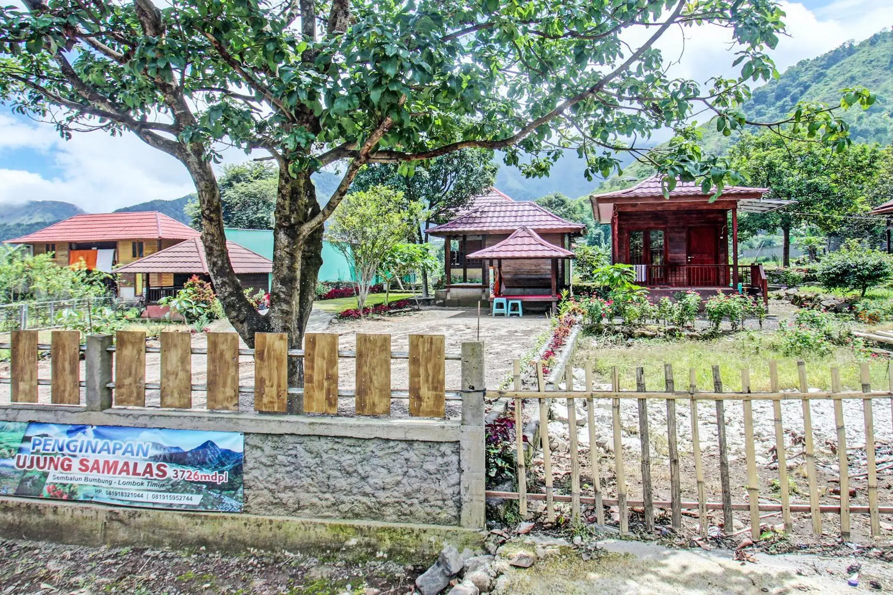 Property building in Hotel O Ujung Samalas HomestayNearLapangan Sembalun Bumbung Property building in Hotel O Ujung Samalas HomestayNearLapangan Sembalun Bumbung
