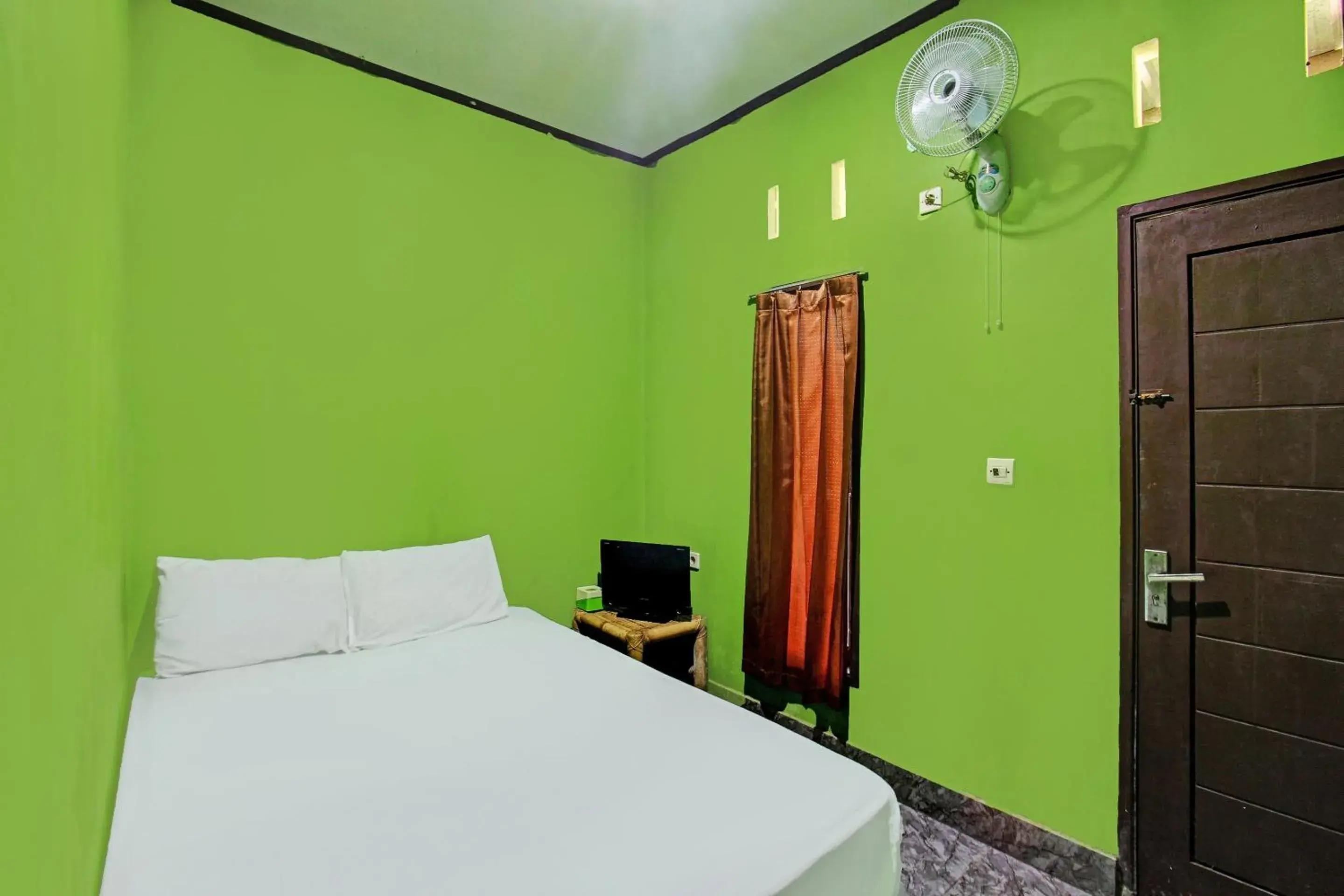 Bedroom, Bed in Hotel O Ashooy HomestayNearWisata Desa sedau Bedroom, Bed in Hotel O Ashooy HomestayNearWisata Desa sedau