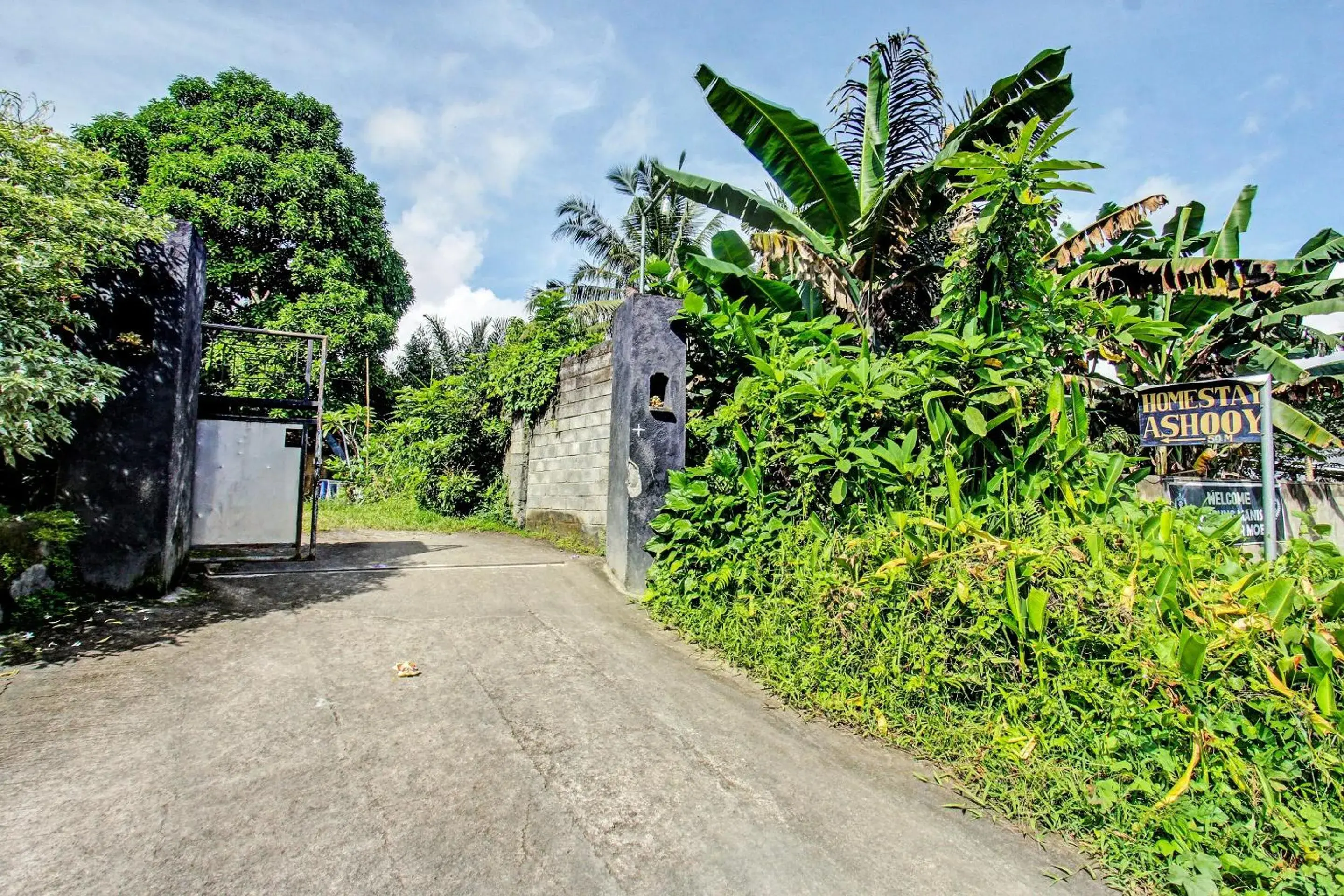 Facade/entrance in Hotel O Ashooy HomestayNearWisata Desa sedau Facade/entrance in Hotel O Ashooy HomestayNearWisata Desa sedau