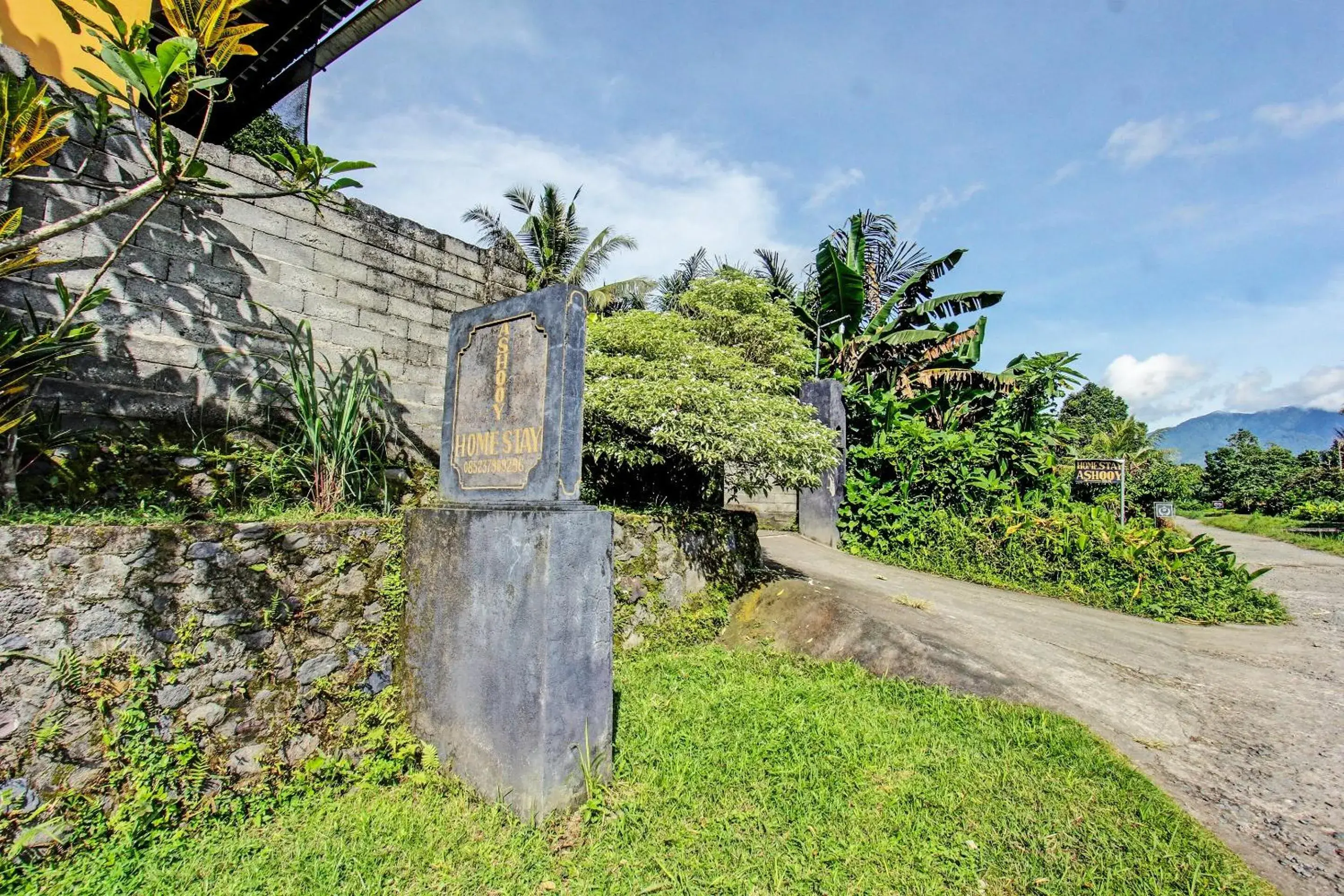 Facade/entrance in Hotel O Ashooy HomestayNearWisata Desa sedau Facade/entrance in Hotel O Ashooy HomestayNearWisata Desa sedau