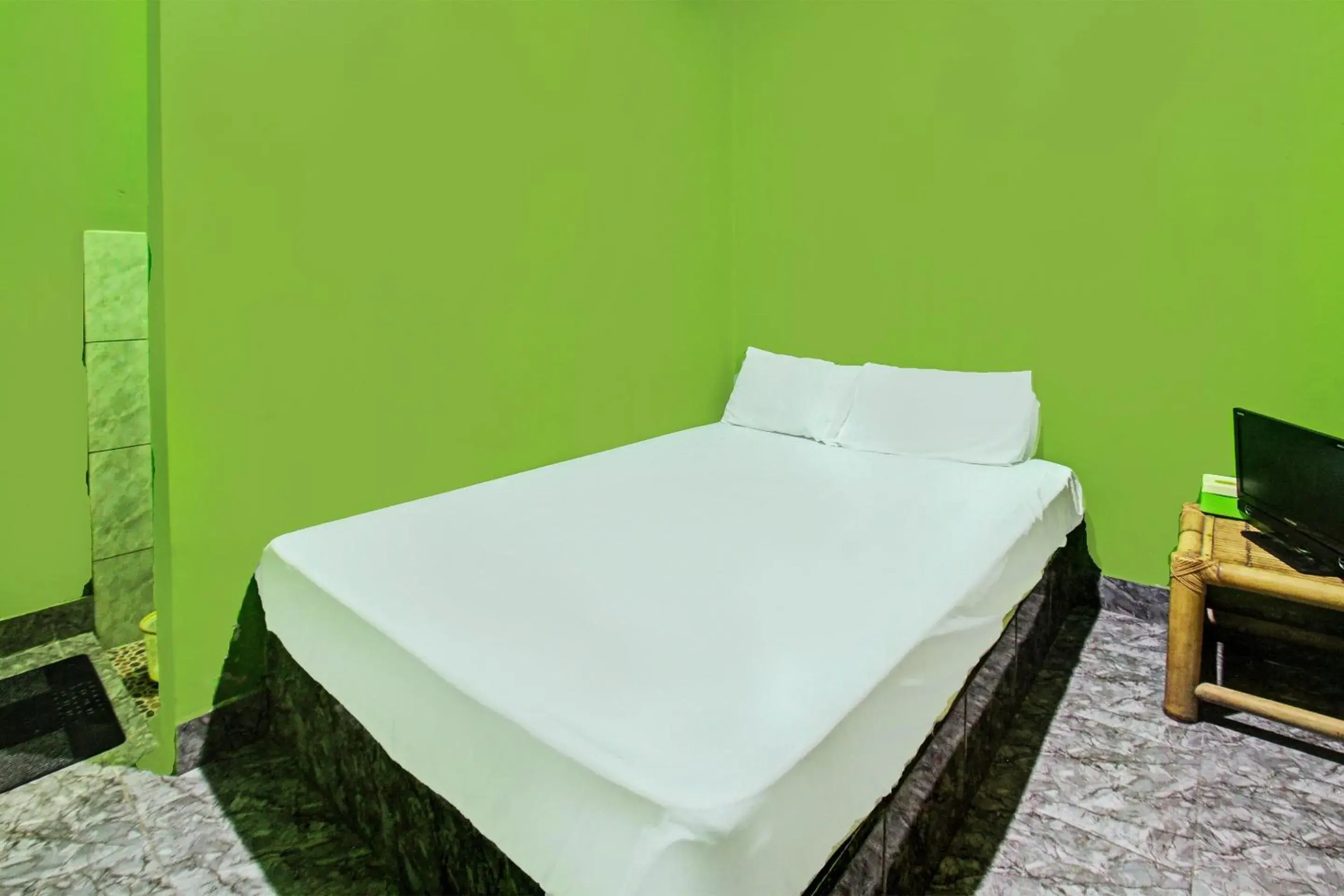 Bedroom, Bed in Hotel O Ashooy HomestayNearWisata Desa sedau Bedroom, Bed in Hotel O Ashooy HomestayNearWisata Desa sedau