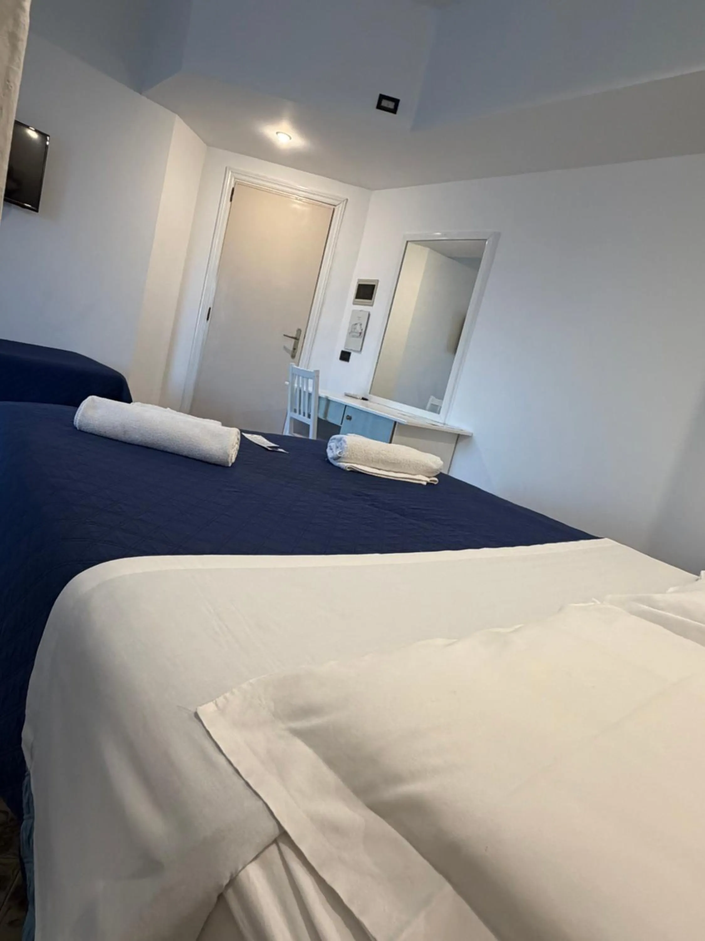 Balcony/Terrace, Bed in Hotel La Plancia