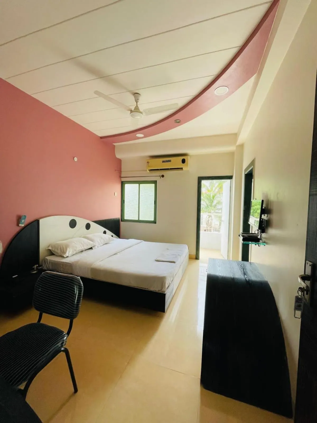 Bedroom in Hotel Holiday Pride