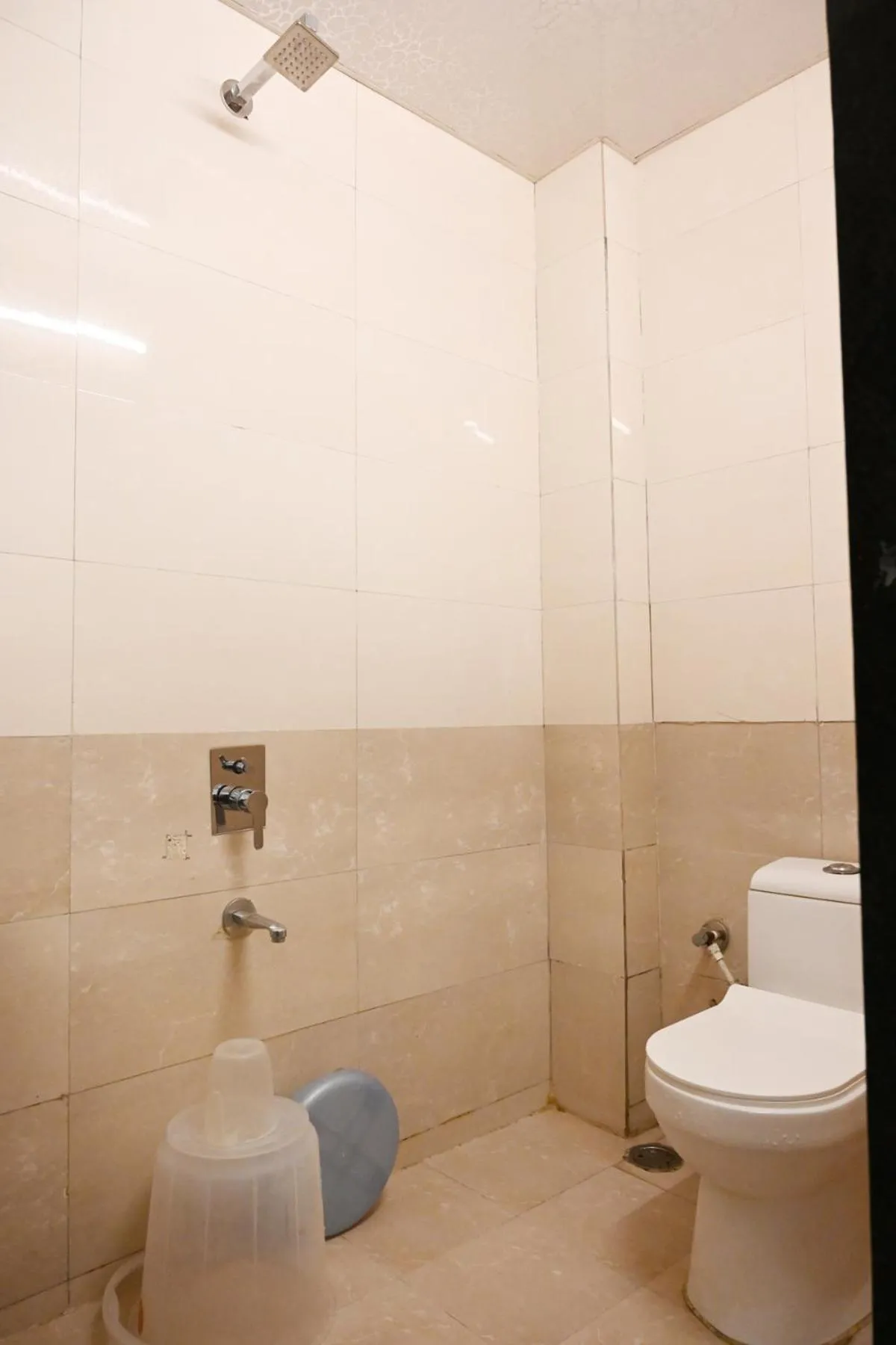 Toilet in Hotel Holiday Pride
