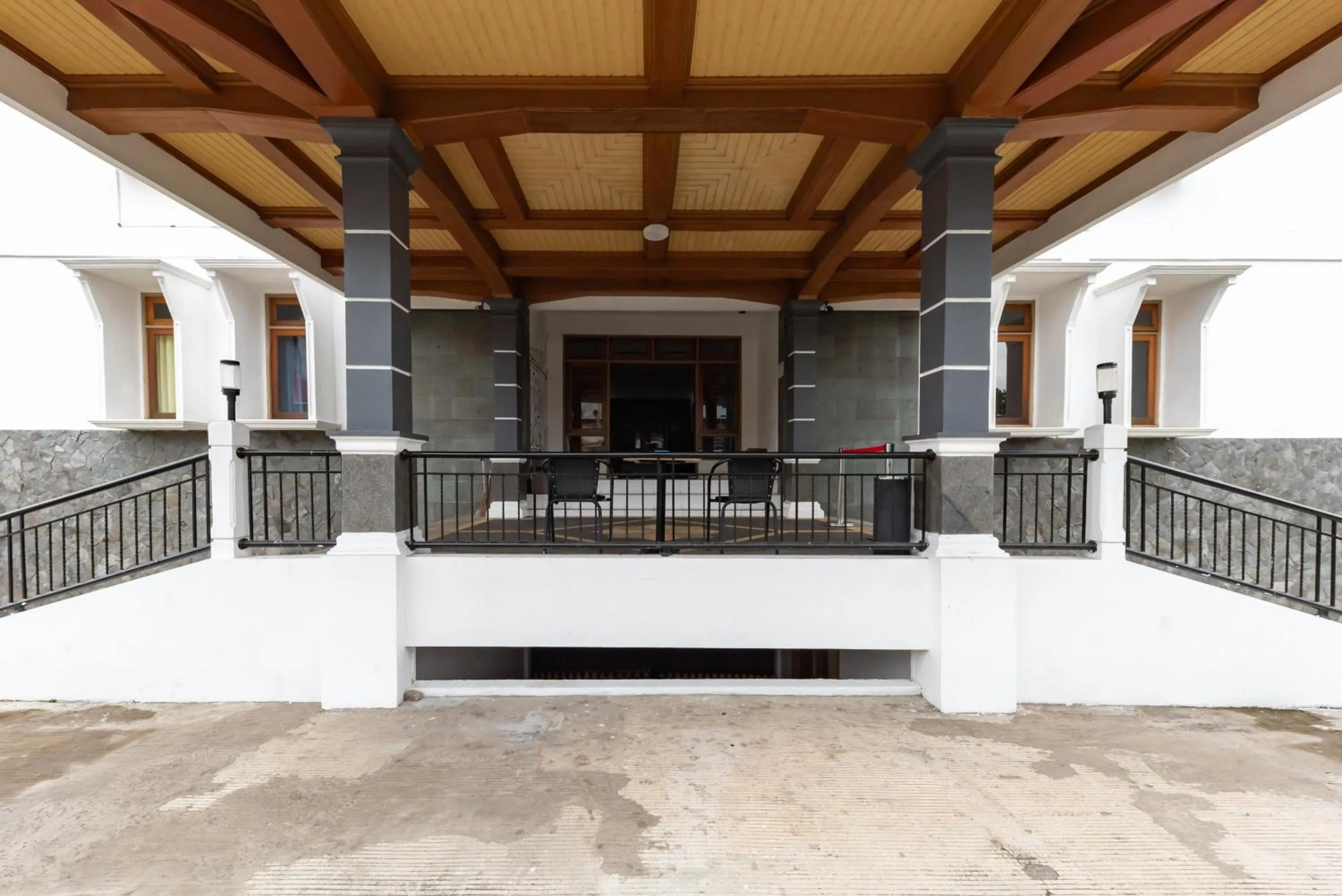 Facade/entrance in RedDoorz Plus near Universitas Maranatha Bandung 2