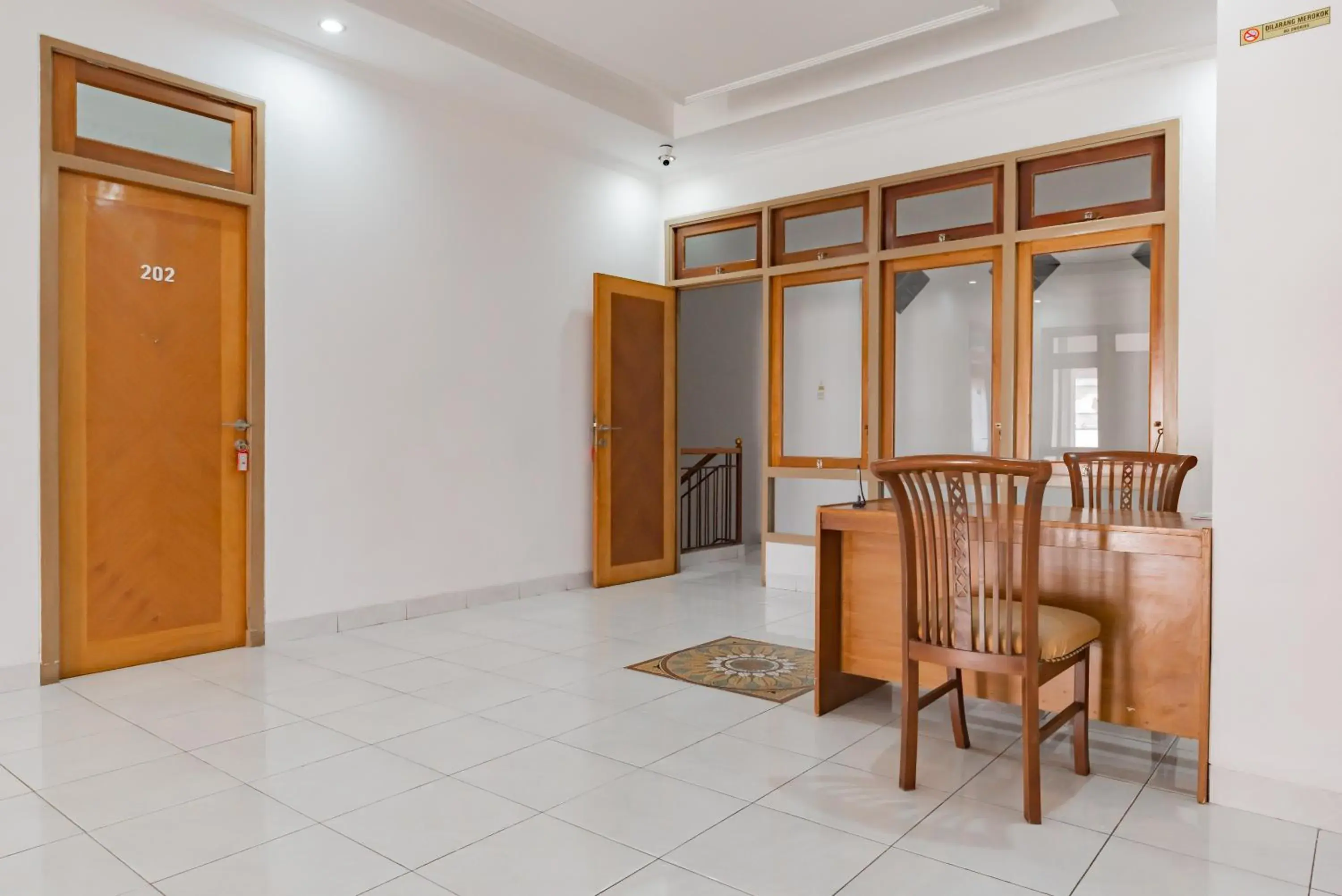 Lobby or reception in RedDoorz Plus near Universitas Maranatha Bandung 2 Lobby or reception in RedDoorz Plus near Universitas Maranatha Bandung 2