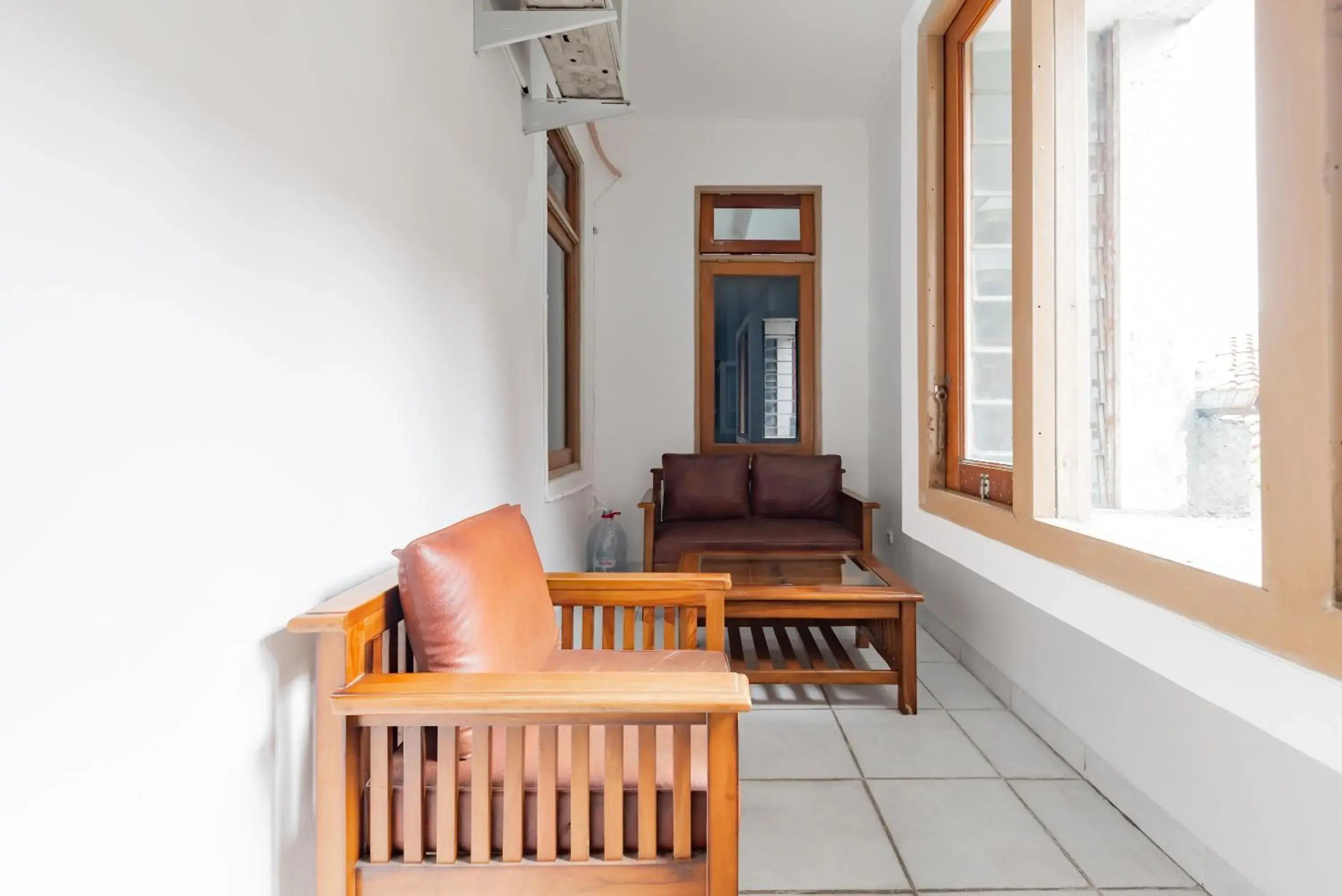 Living room in RedDoorz Plus near Universitas Maranatha Bandung 2 Living room in RedDoorz Plus near Universitas Maranatha Bandung 2