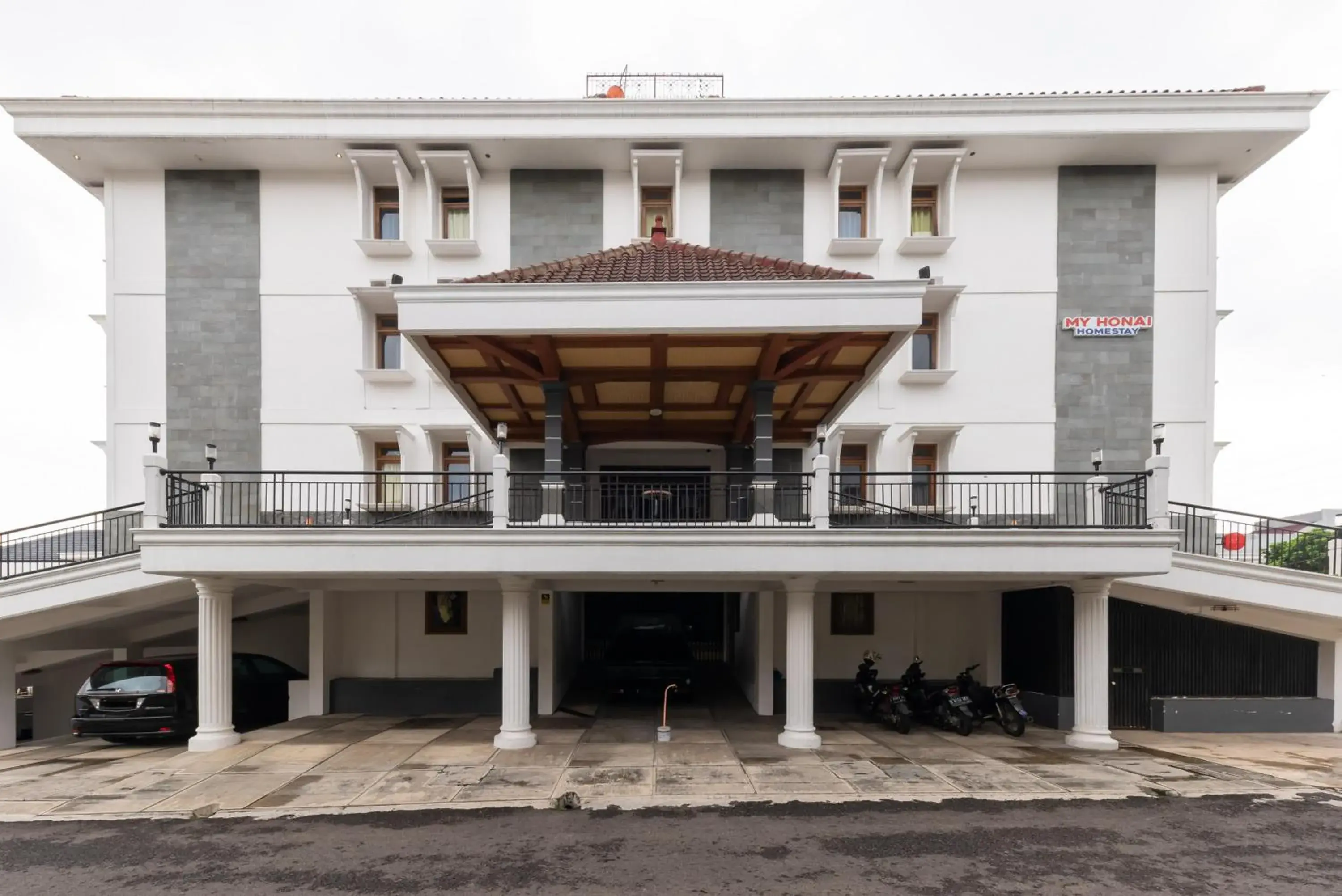 Facade/entrance in RedDoorz Plus near Universitas Maranatha Bandung 2 Facade/entrance in RedDoorz Plus near Universitas Maranatha Bandung 2