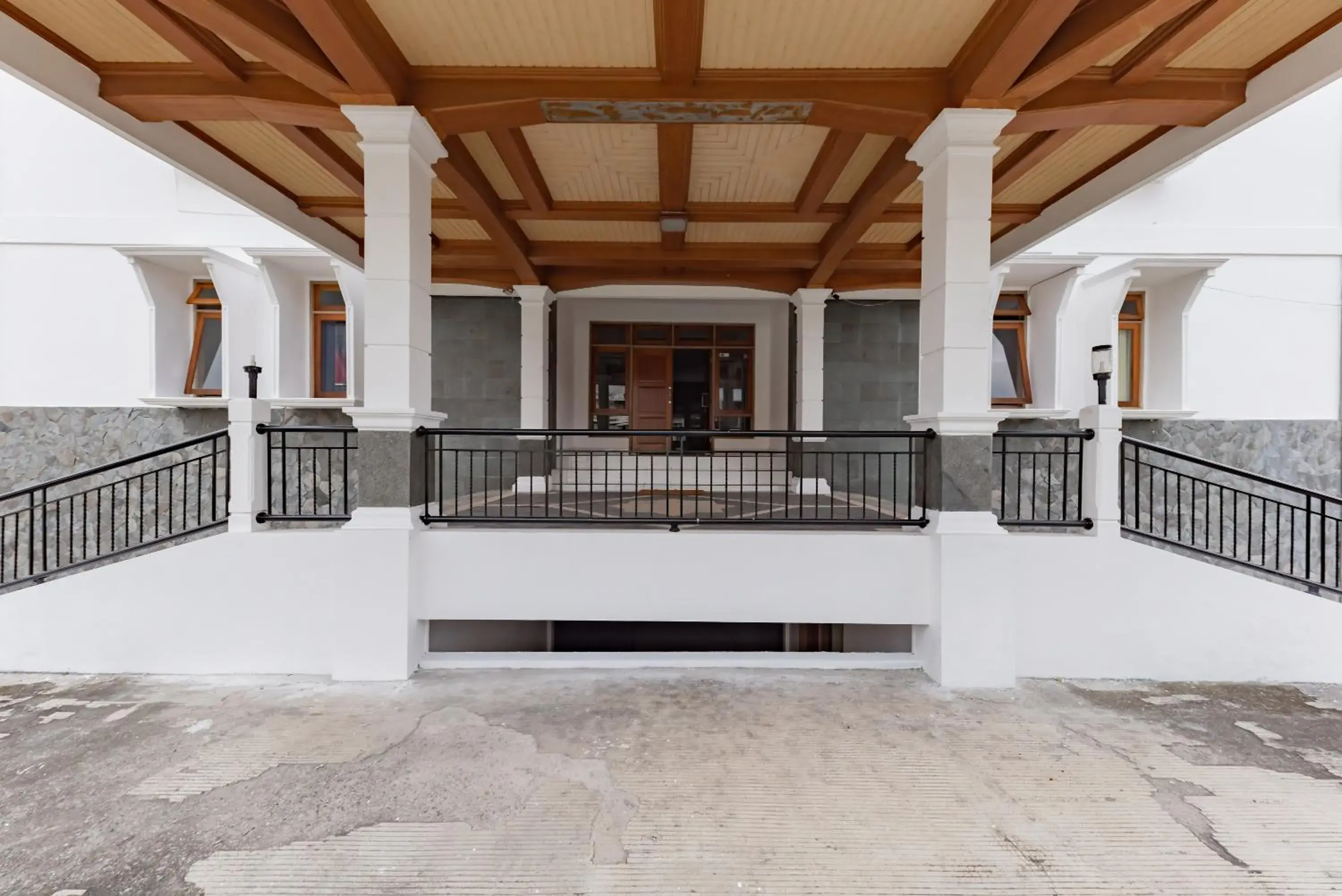 Facade/entrance in RedDoorz Plus near Universitas Maranatha Bandung 2 Facade/entrance in RedDoorz Plus near Universitas Maranatha Bandung 2