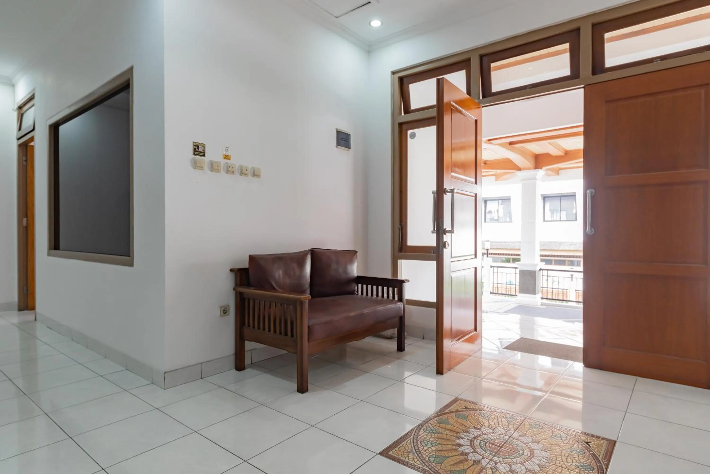 Living room in RedDoorz Plus near Universitas Maranatha Bandung 2