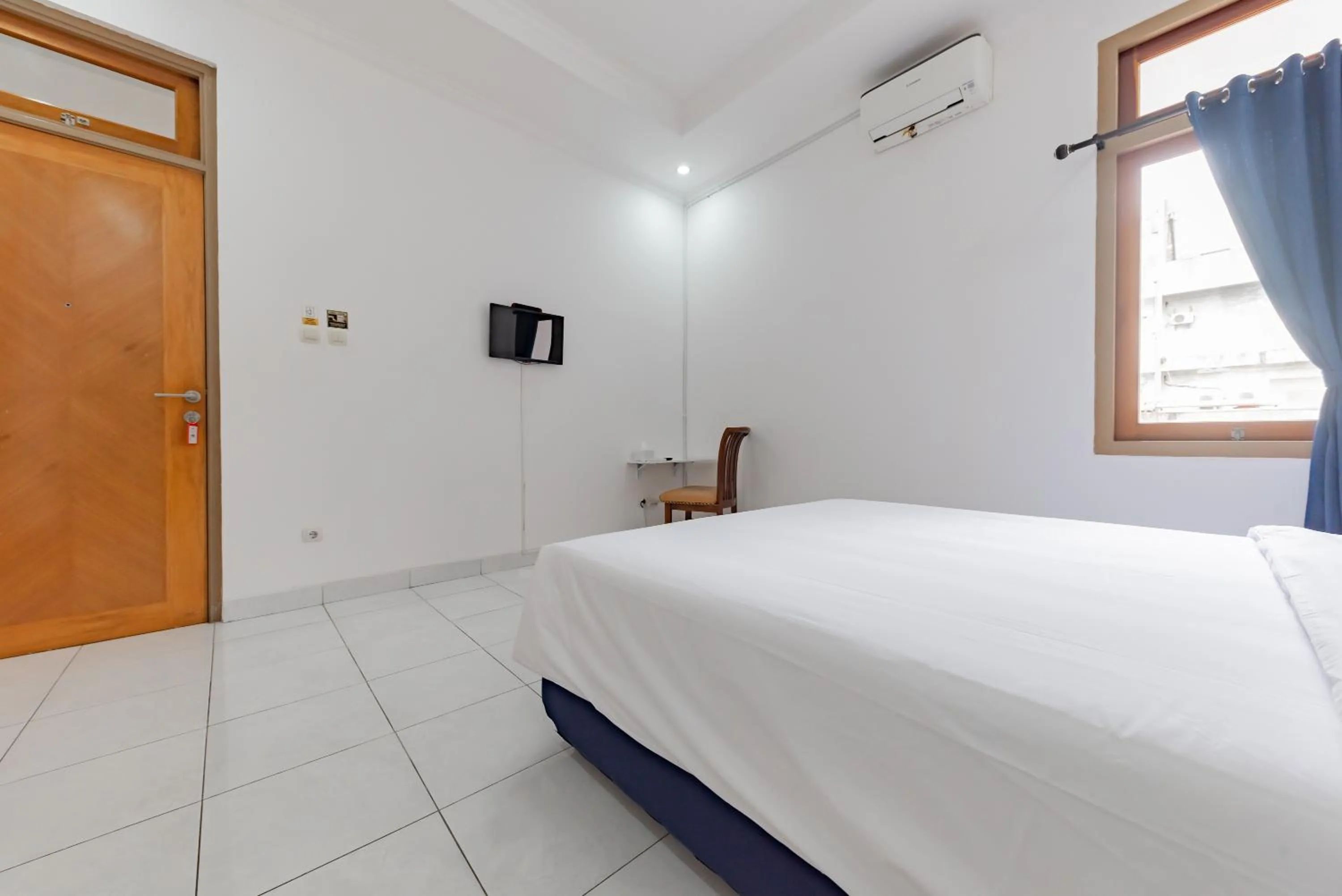 Bedroom, Bed in RedDoorz Plus near Universitas Maranatha Bandung 2