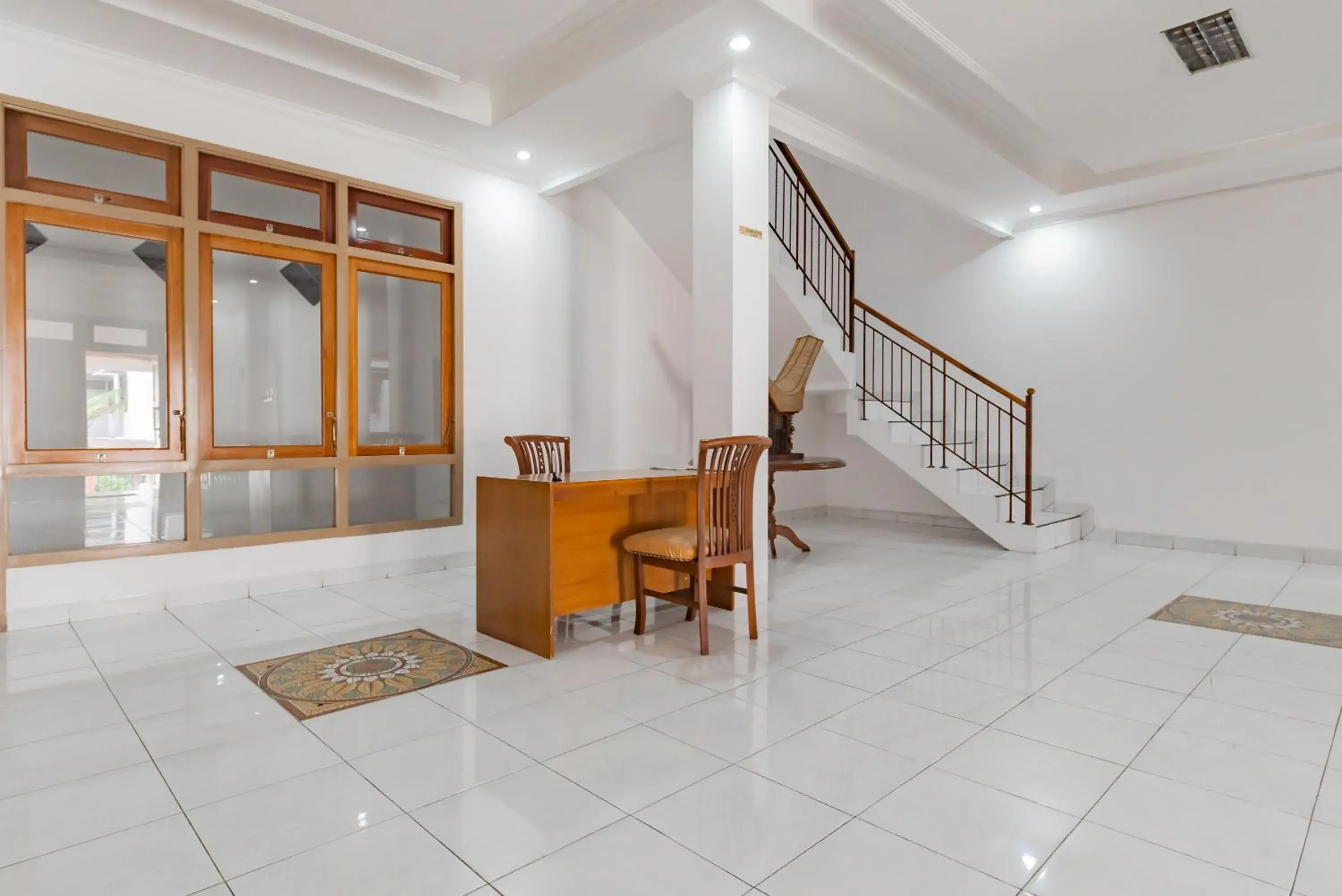 Lobby or reception in RedDoorz Plus near Universitas Maranatha Bandung 2 Lobby or reception in RedDoorz Plus near Universitas Maranatha Bandung 2