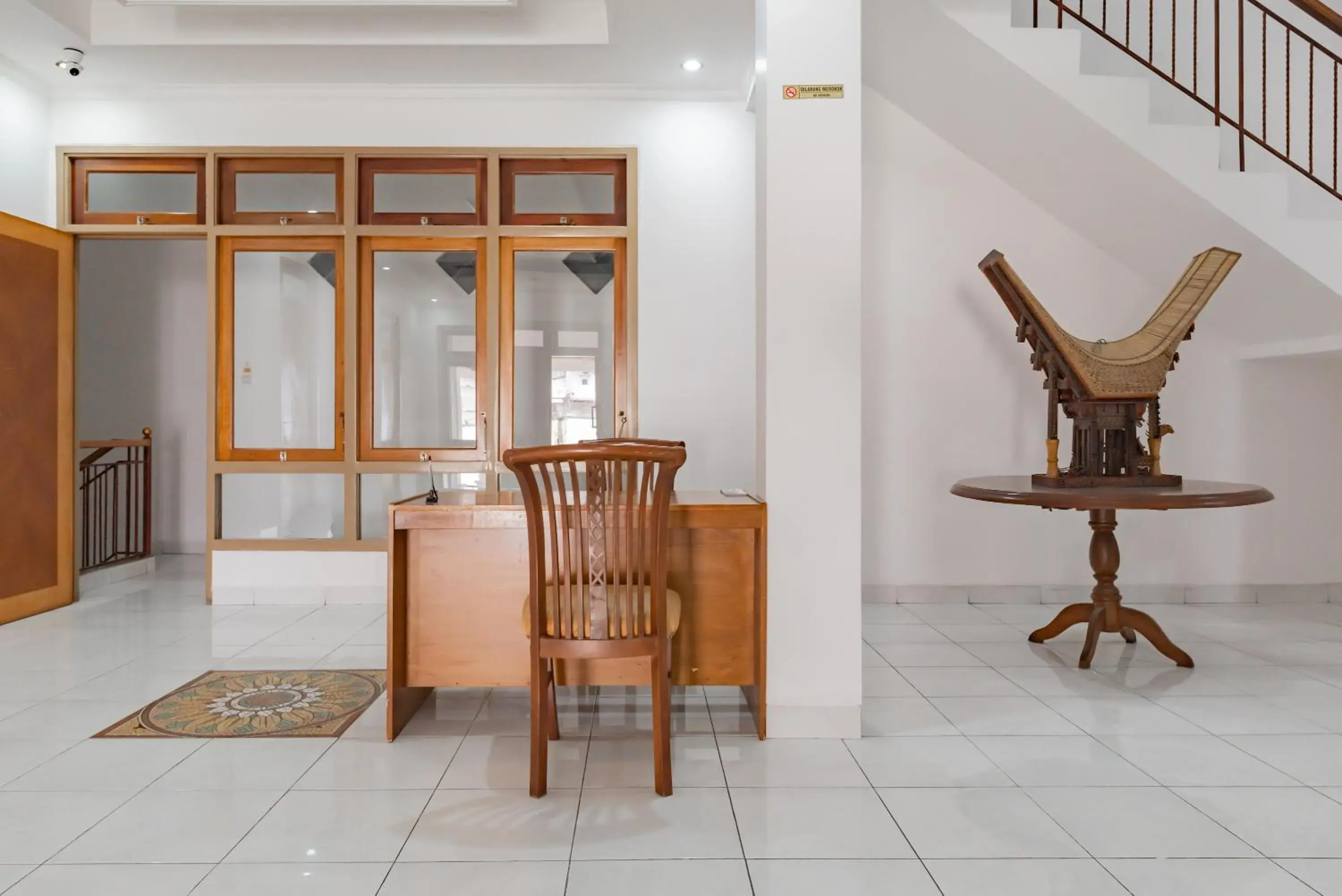 Lobby or reception in RedDoorz Plus near Universitas Maranatha Bandung 2 Lobby or reception in RedDoorz Plus near Universitas Maranatha Bandung 2