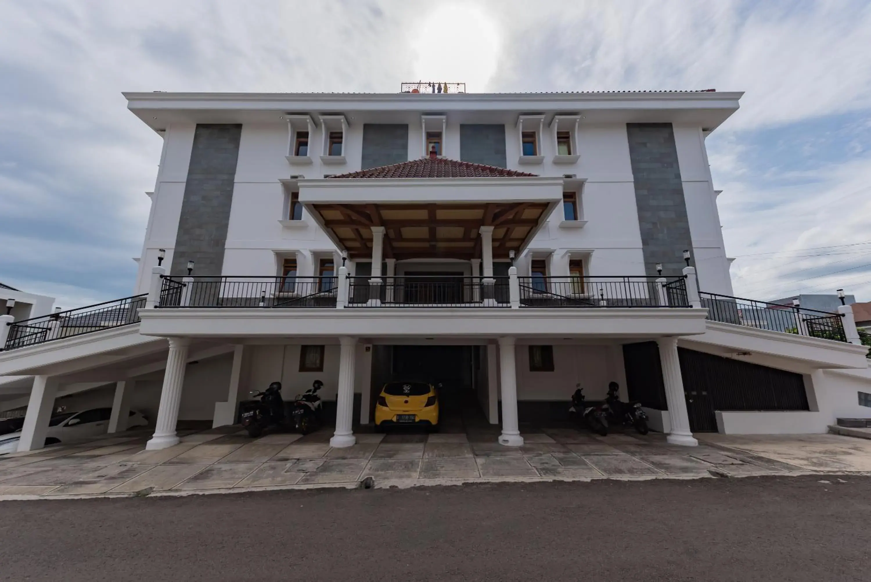 Property building in RedDoorz Plus near Universitas Maranatha Bandung 2 Property building in RedDoorz Plus near Universitas Maranatha Bandung 2