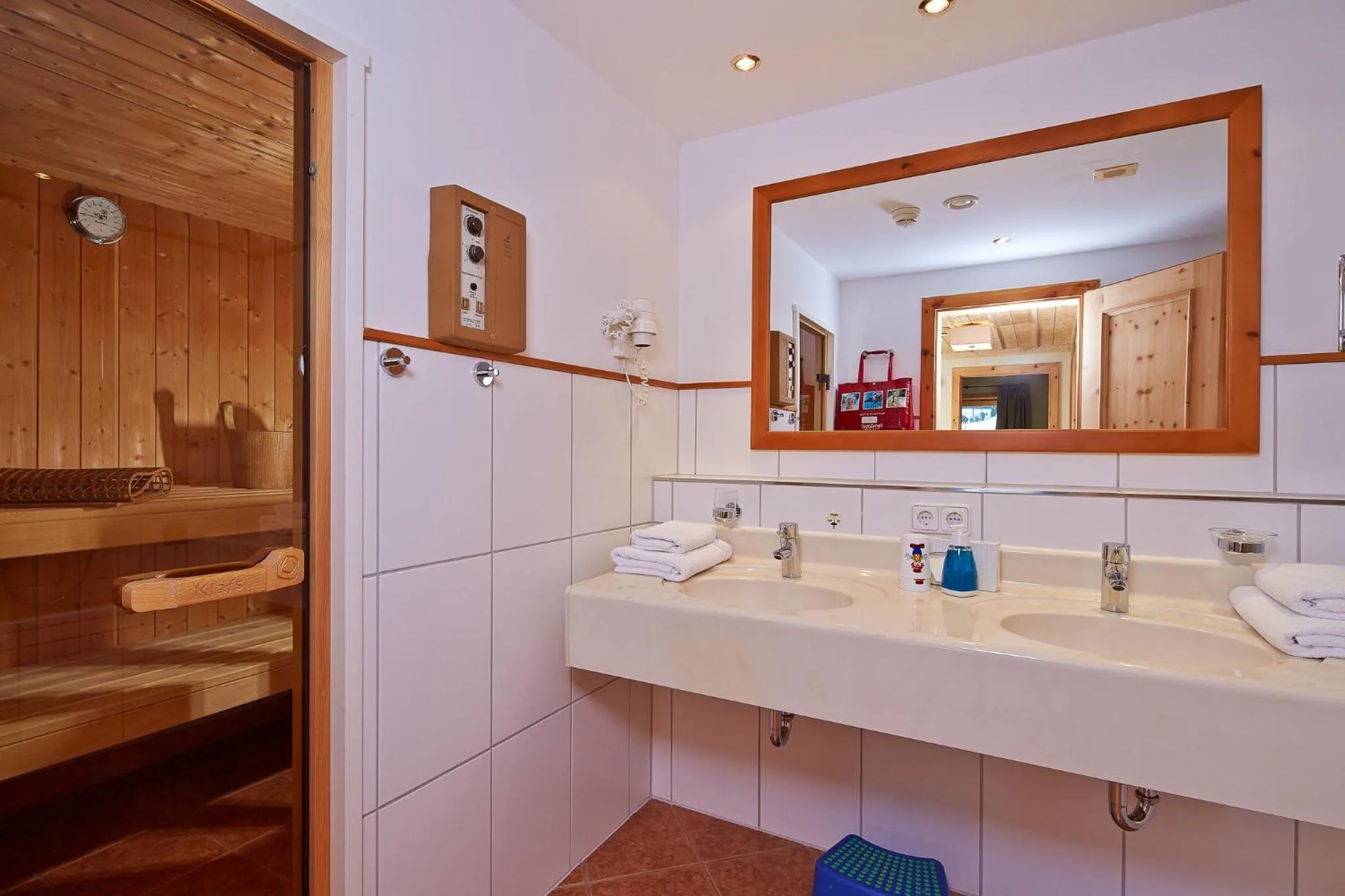 Bathroom in Das Hopfgarten Aparthotel