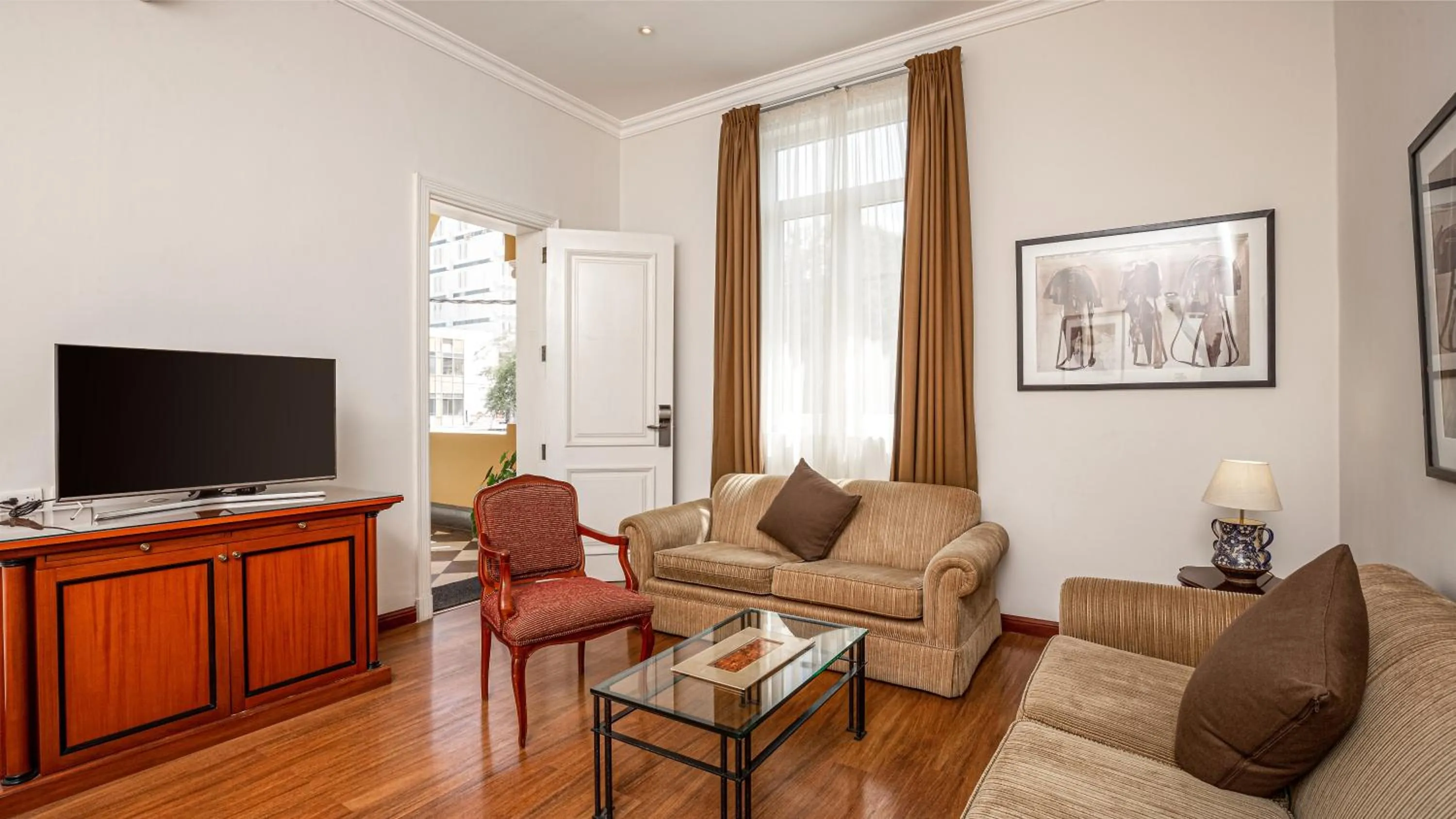 TV and multimedia in LP Los Portales Hotel Piura