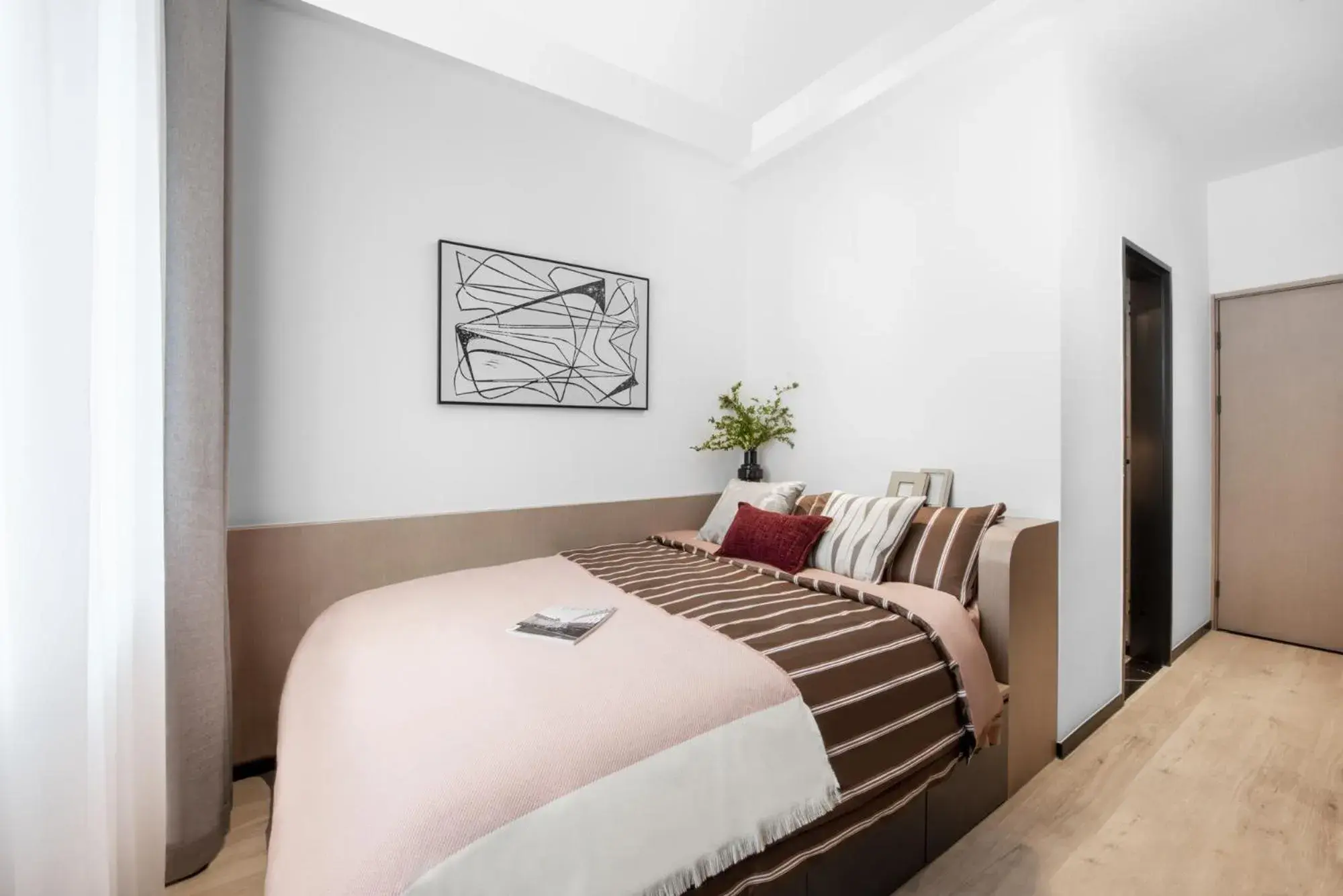Standard Studio in base-Beijing Sanlitun Serviced Apartment-Close to Forbidden City, Tian'anmen Square &Bike rental &Subway Line 2&3&17 &Free coffee &Washing machine, Kitchen &English speaking &High speed free WiFi &Robot Standard Studio in base-Beijing Sanlitun Serviced Apartment-Close to Forbidden City, Tian'anmen Square &Bike rental &Subway Line 2&3&17 &Free coffee &Washing machine, Kitchen &English speaking &High speed free WiFi &Robot