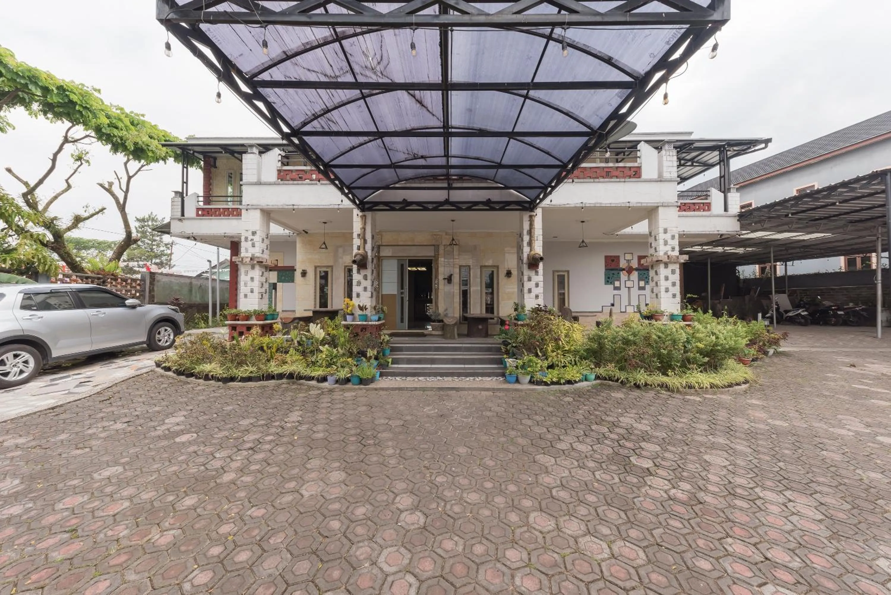 Property building in Urbanview Hotel Anggrek Puncak by RedDoorz