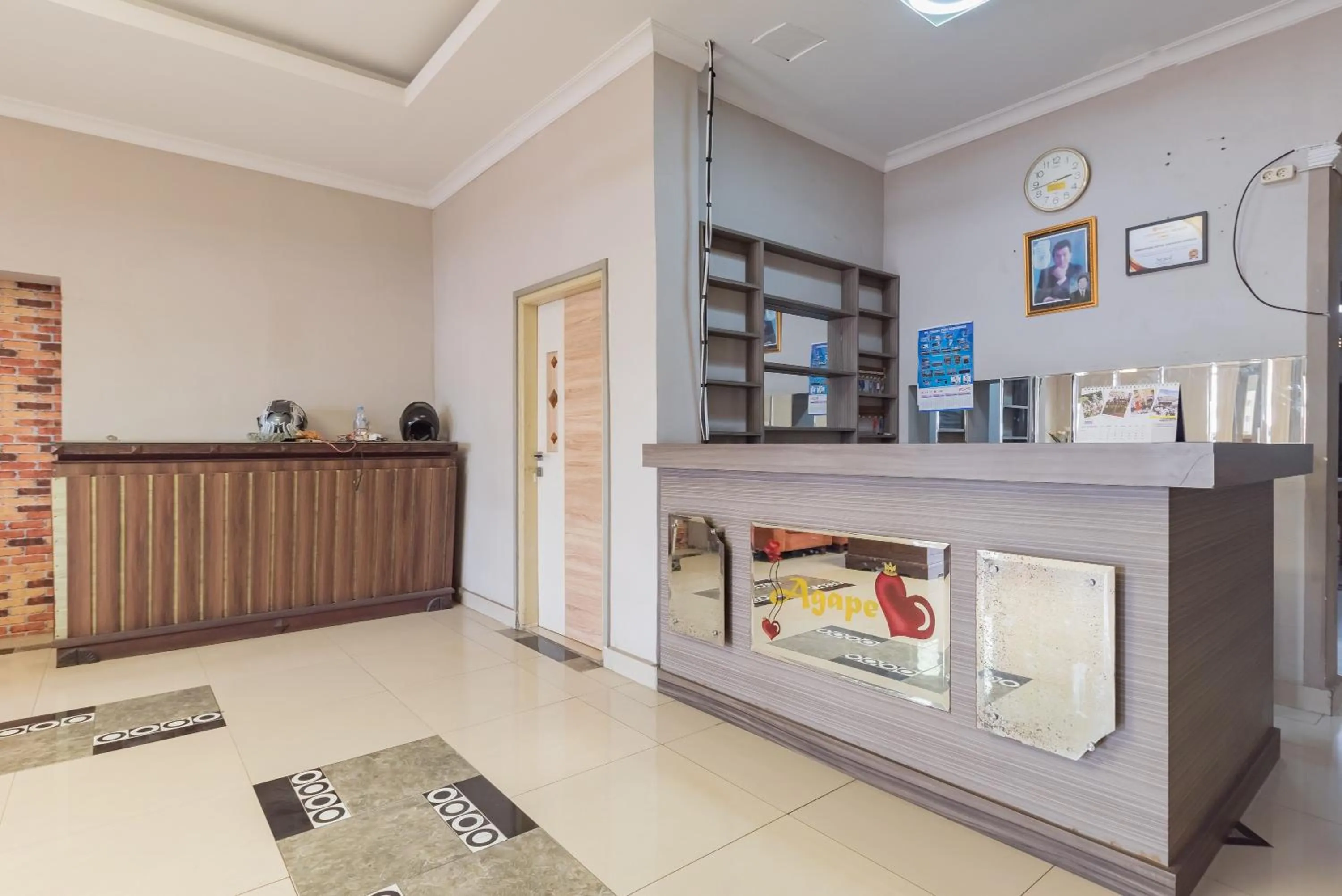 Lobby or reception in Urbanview Hotel Anggrek Puncak by RedDoorz