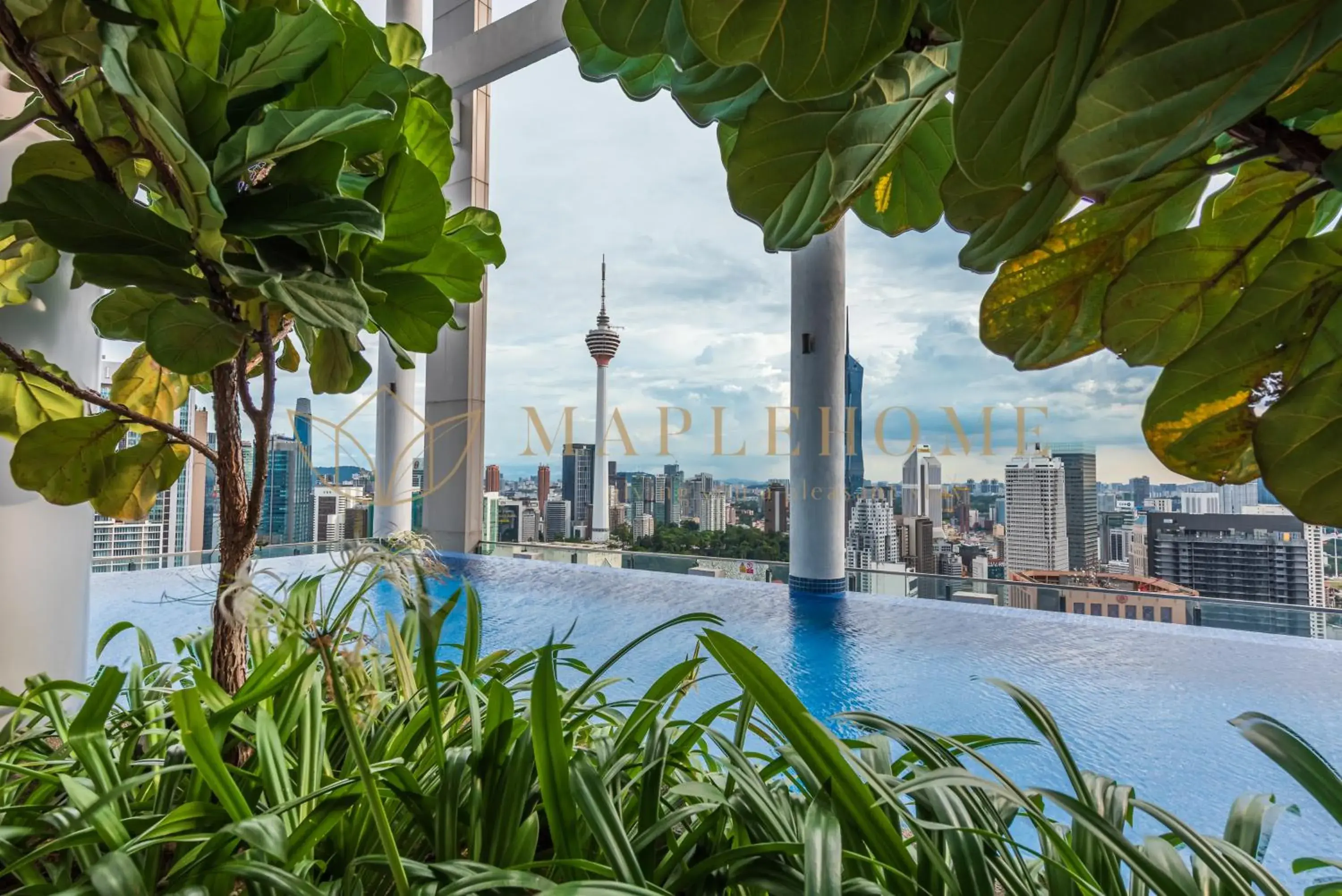 Swimming pool in The Colony and The Luxe Premier Suites Kuala Lumpur Swimming pool in The Colony and The Luxe Premier Suites Kuala Lumpur