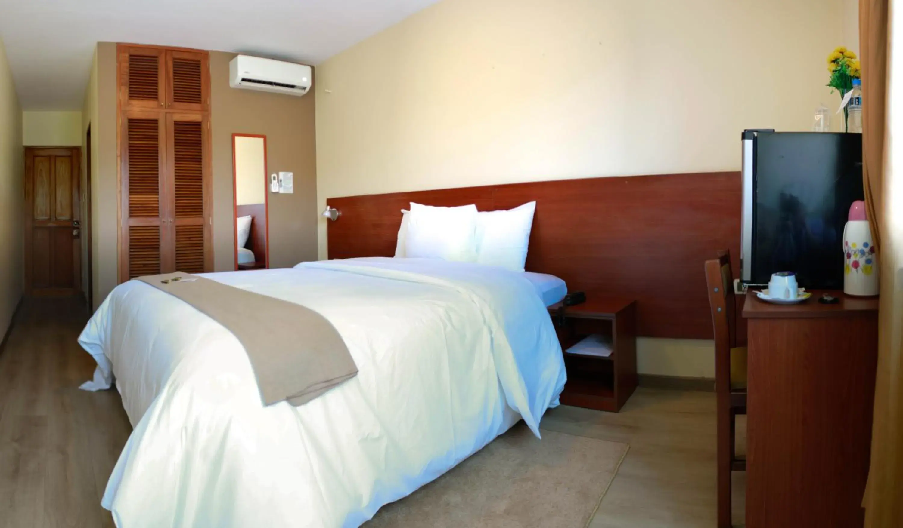 Bed in Hotel Las Palmas Bed in Hotel Las Palmas