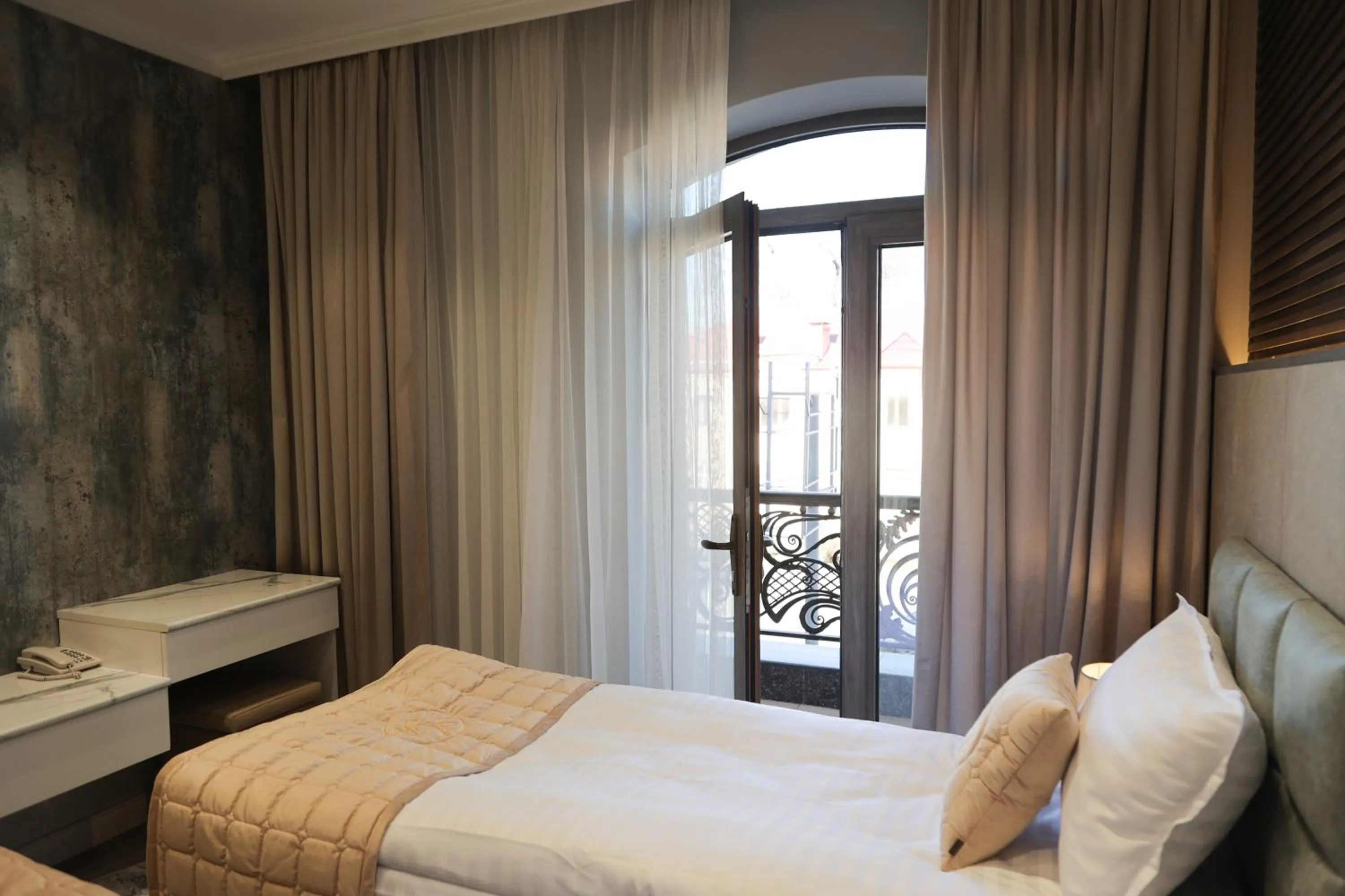 Bed in Reikartz Amar Samarkand