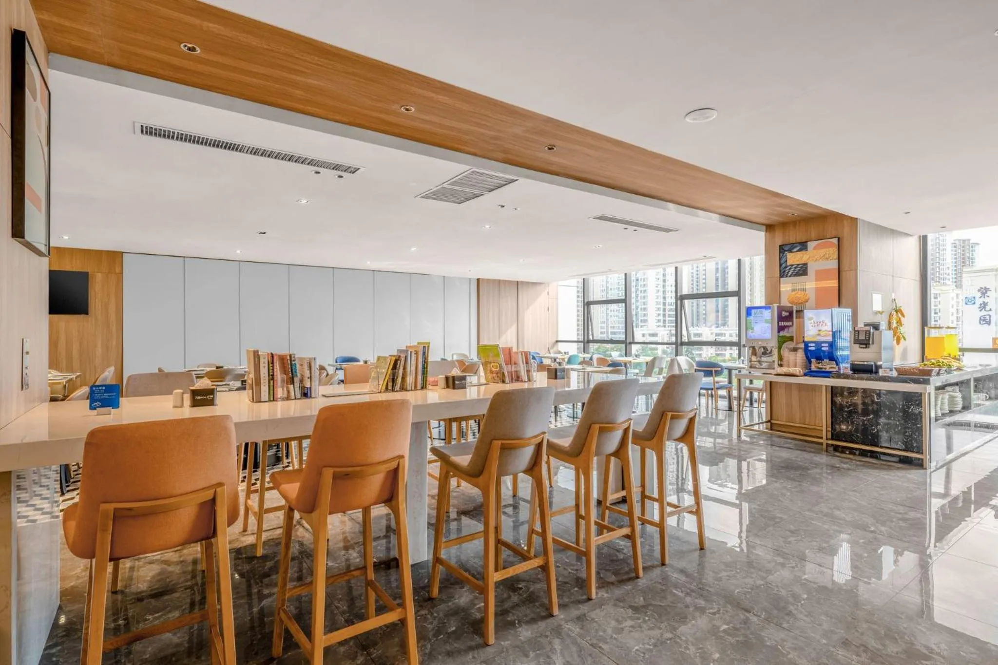 Restaurant/places to eat in Holiday Inn Express Kunming Panlong by IHG