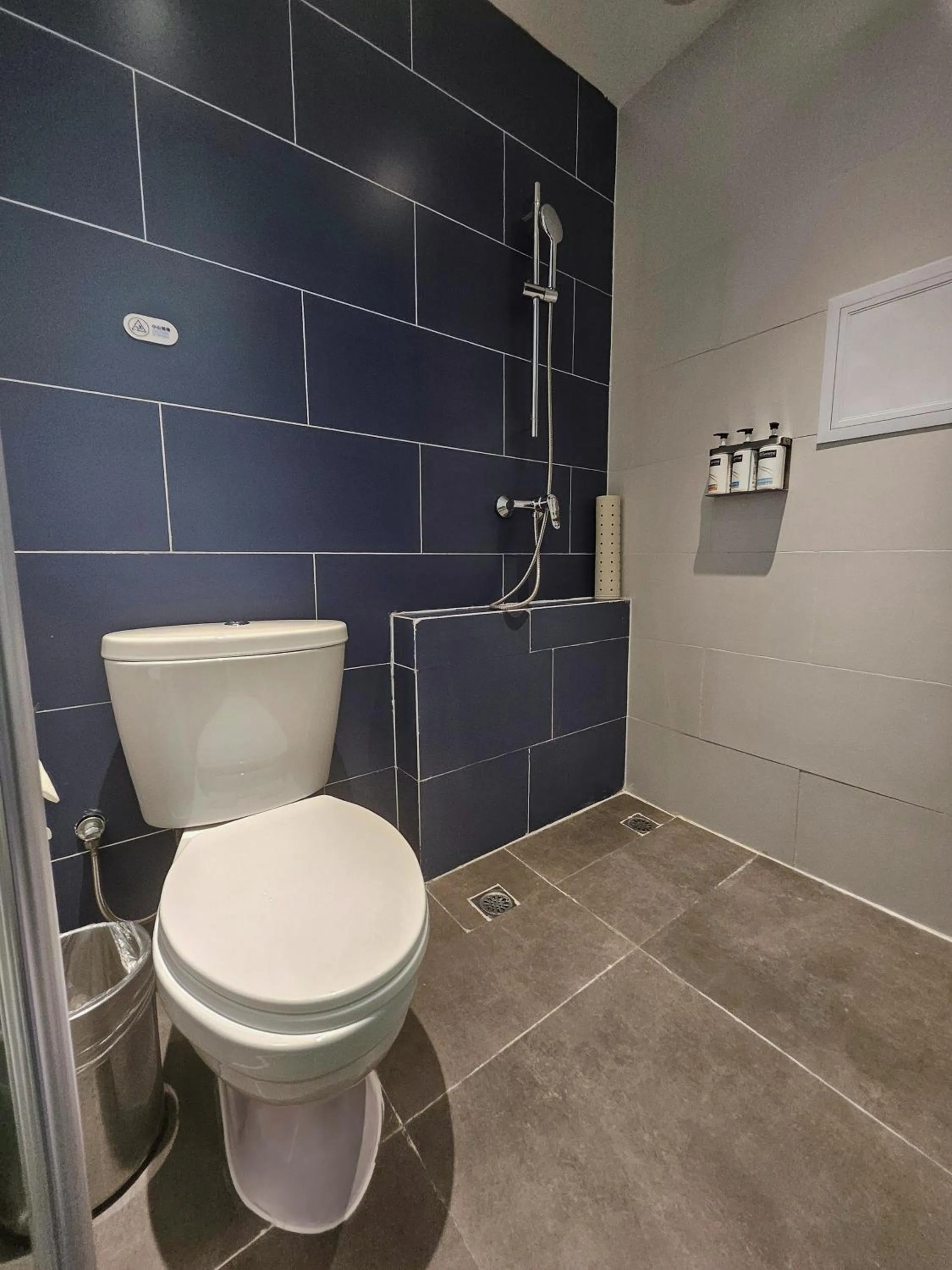 Shower in Holiday Inn Express Kunming Panlong by IHG