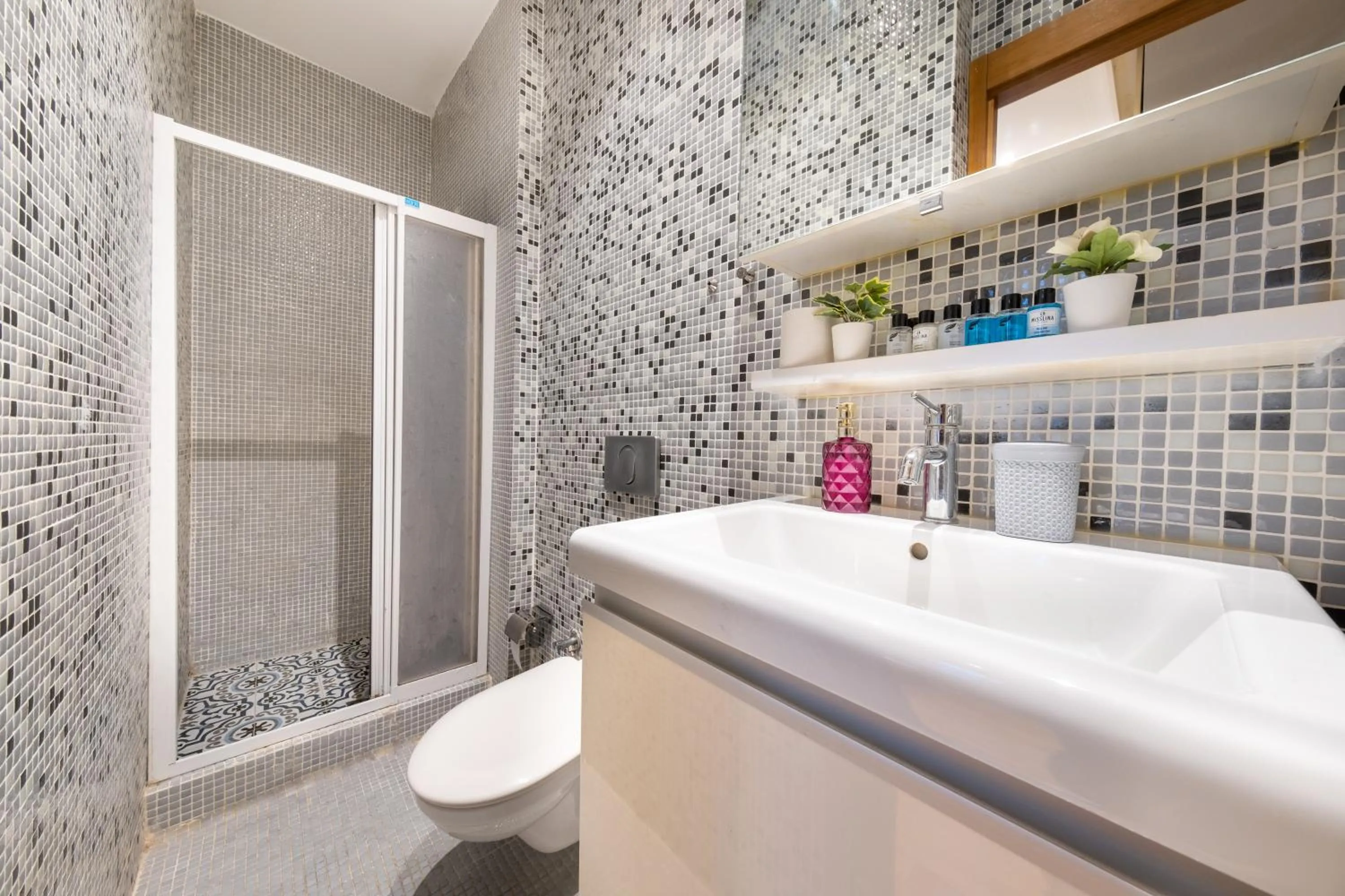 Toilet in By ŞÖHRET PALACE